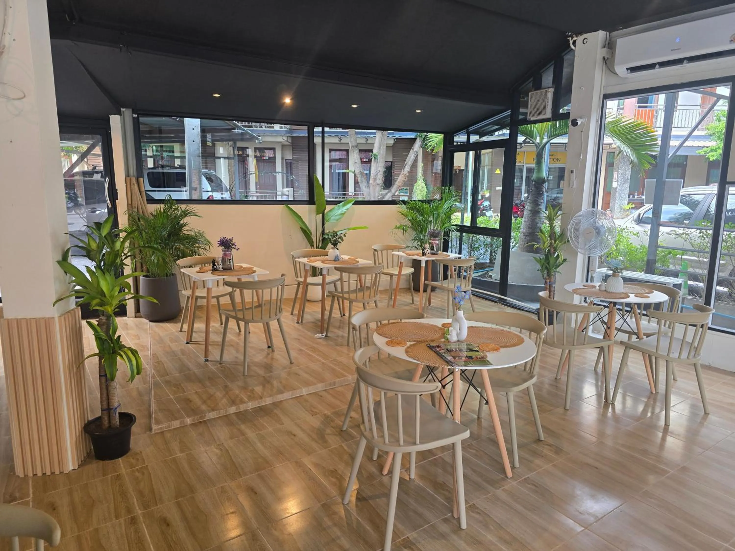 Restaurant/places to eat in H&Y Chaweng