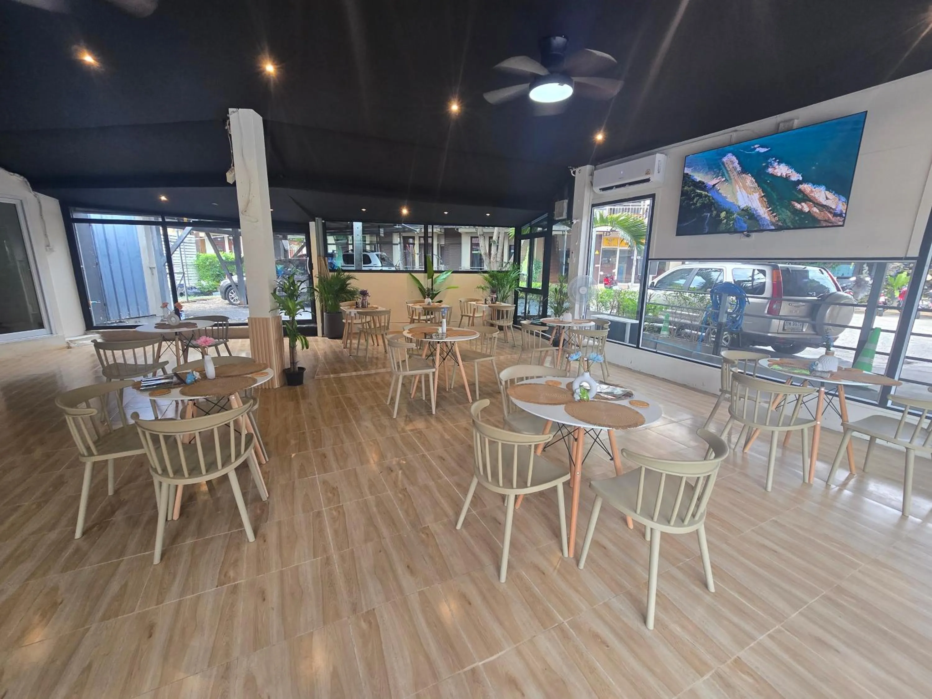 Restaurant/places to eat in H&Y Chaweng