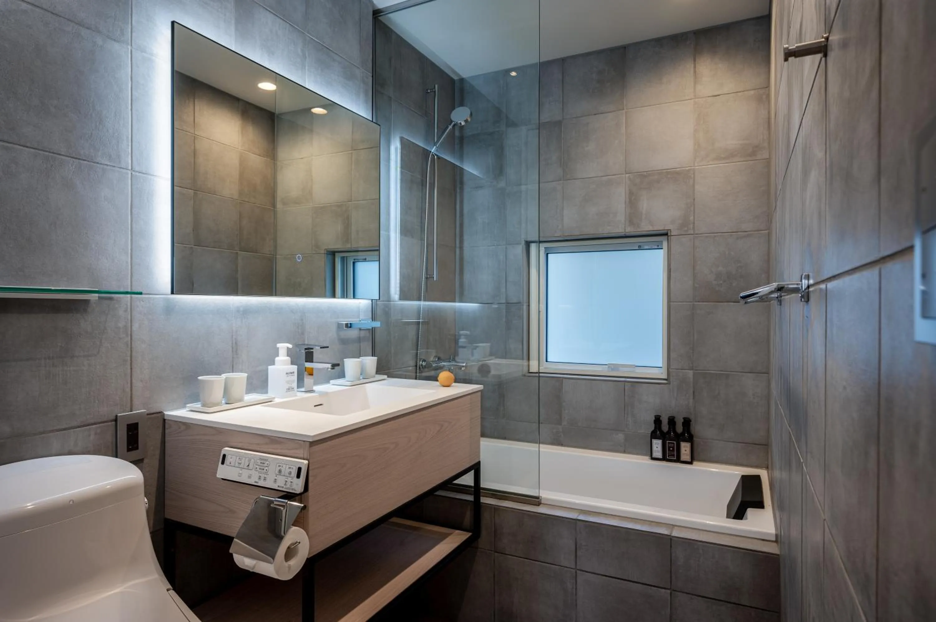 Bathroom in ArtHouse by H2 Life