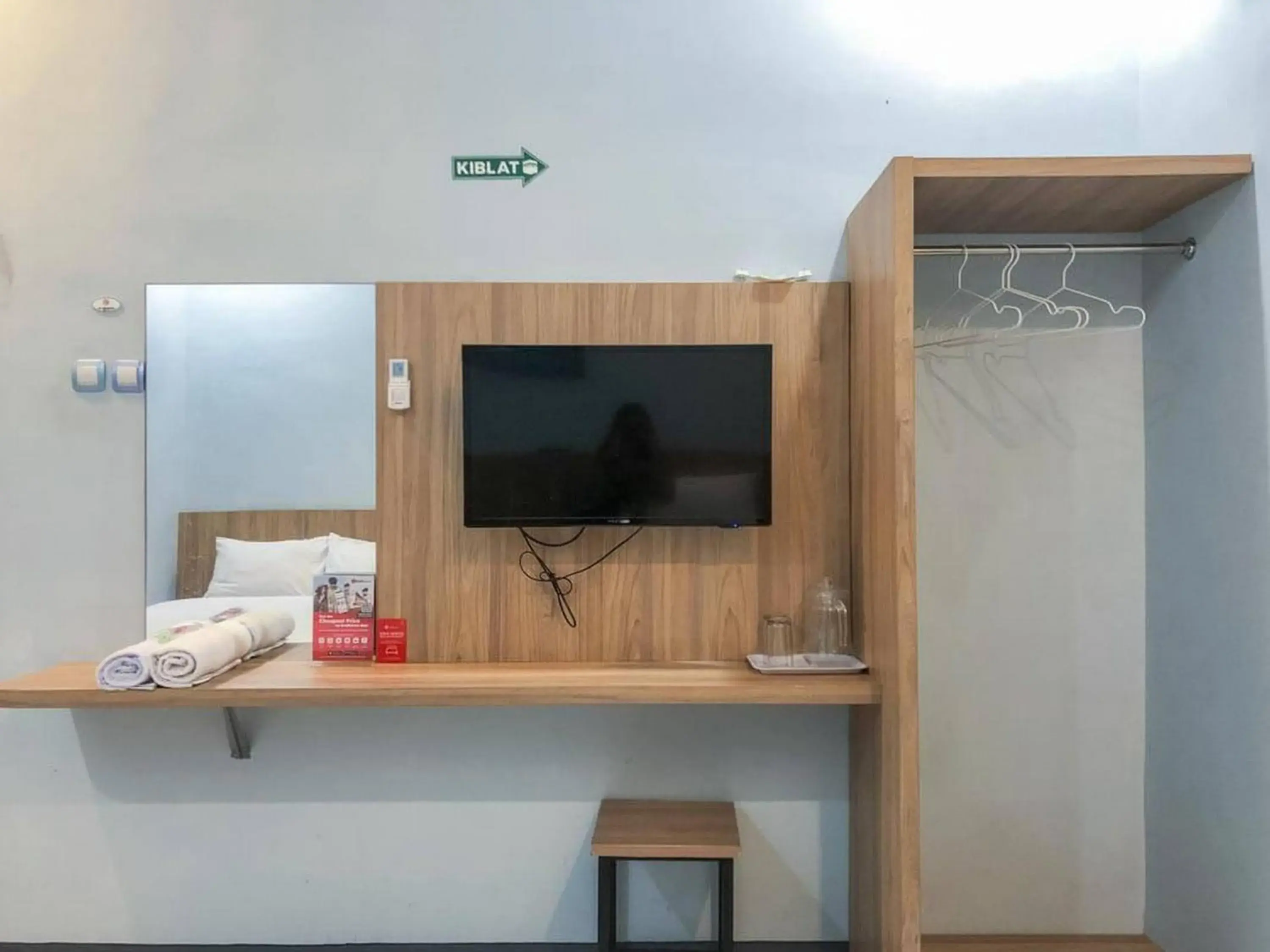 Standard Double Room in RedDoorz Syariah near Taman Rekreasi Sengkaling 2 Standard Double Room in RedDoorz Syariah near Taman Rekreasi Sengkaling 2