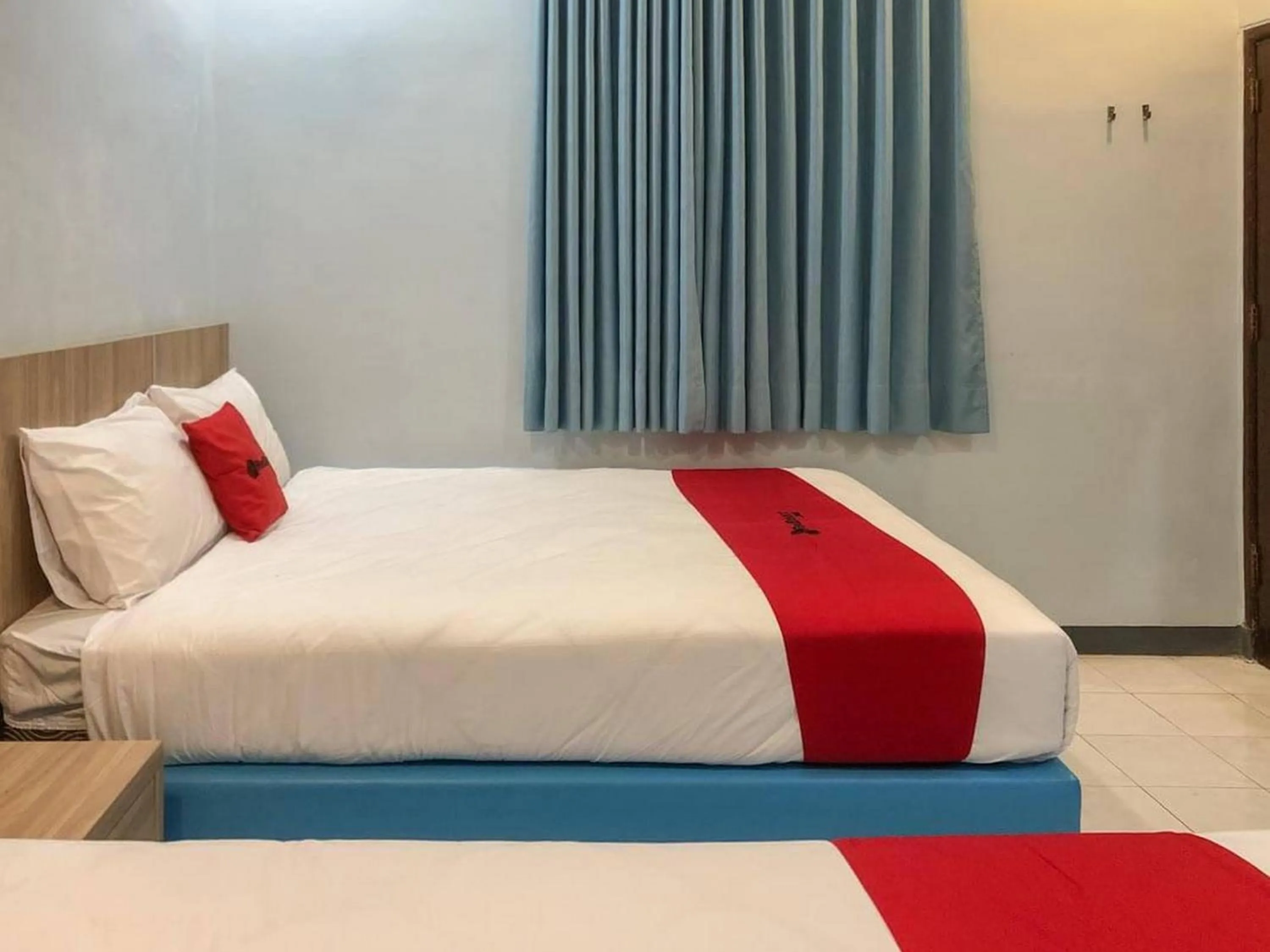 Bedroom, Bed in RedDoorz Syariah near Taman Rekreasi Sengkaling 2