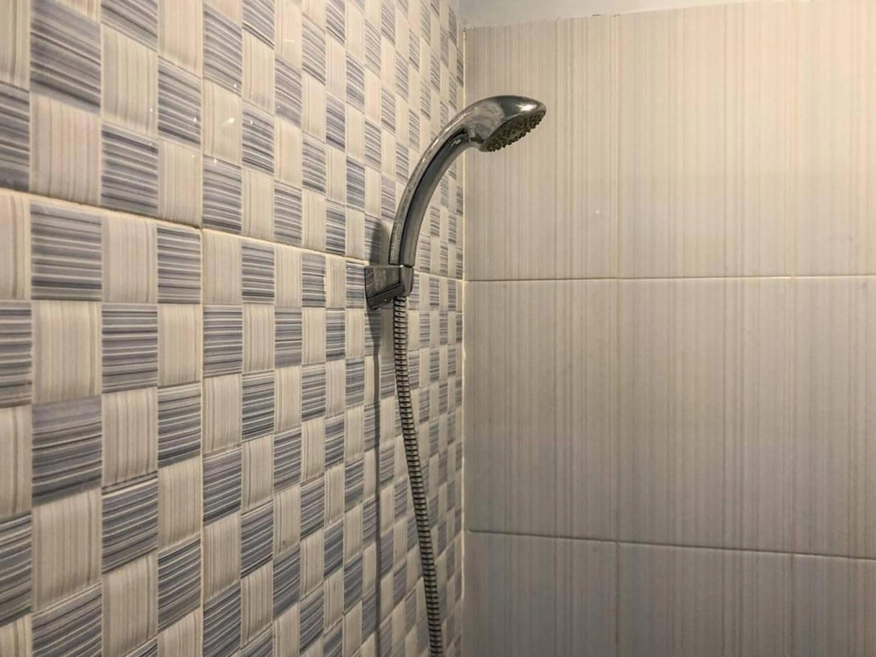 Bathroom in RedDoorz Syariah near Taman Rekreasi Sengkaling 2