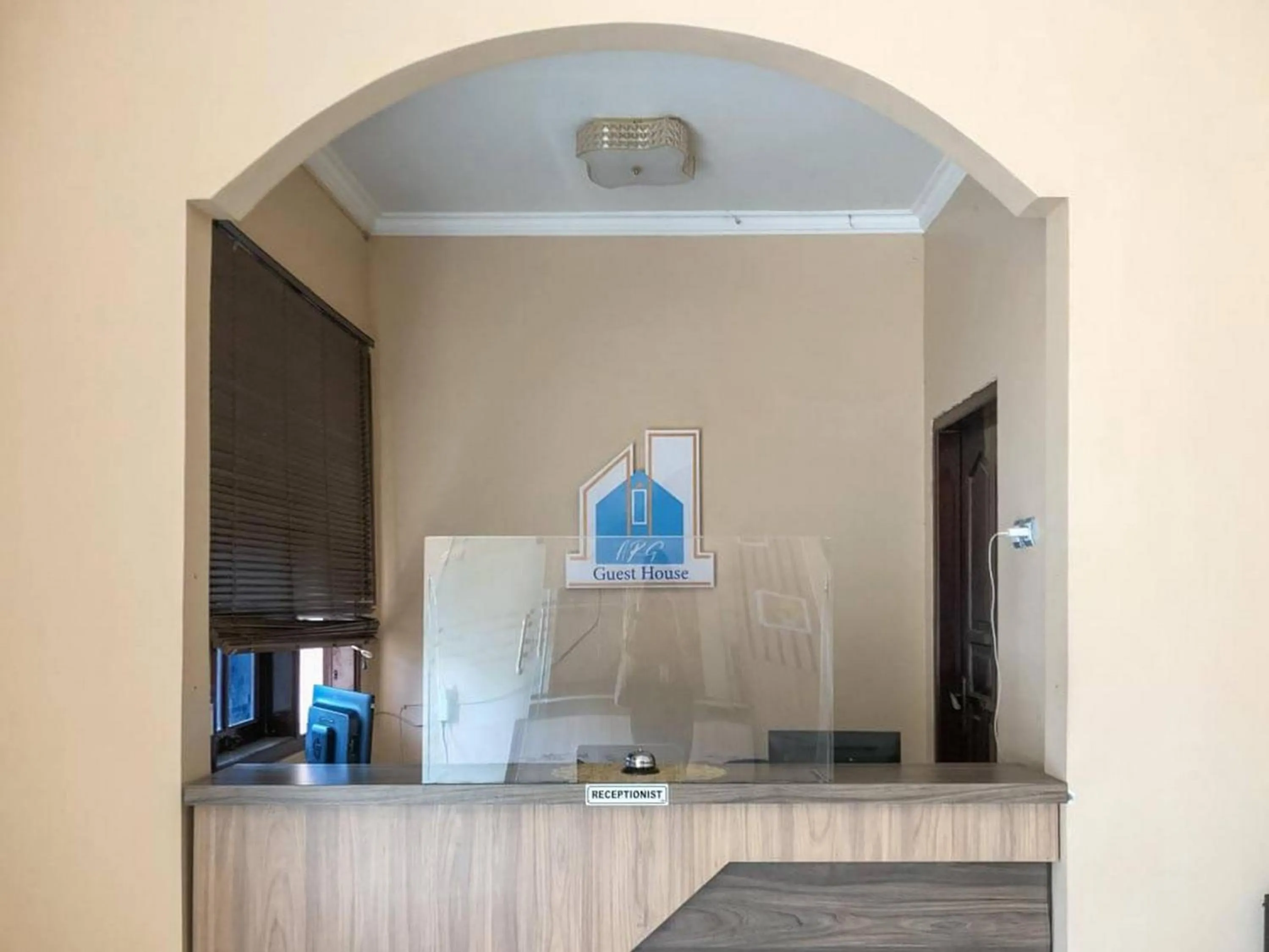 Lobby or reception in RedDoorz Syariah near Taman Rekreasi Sengkaling 2