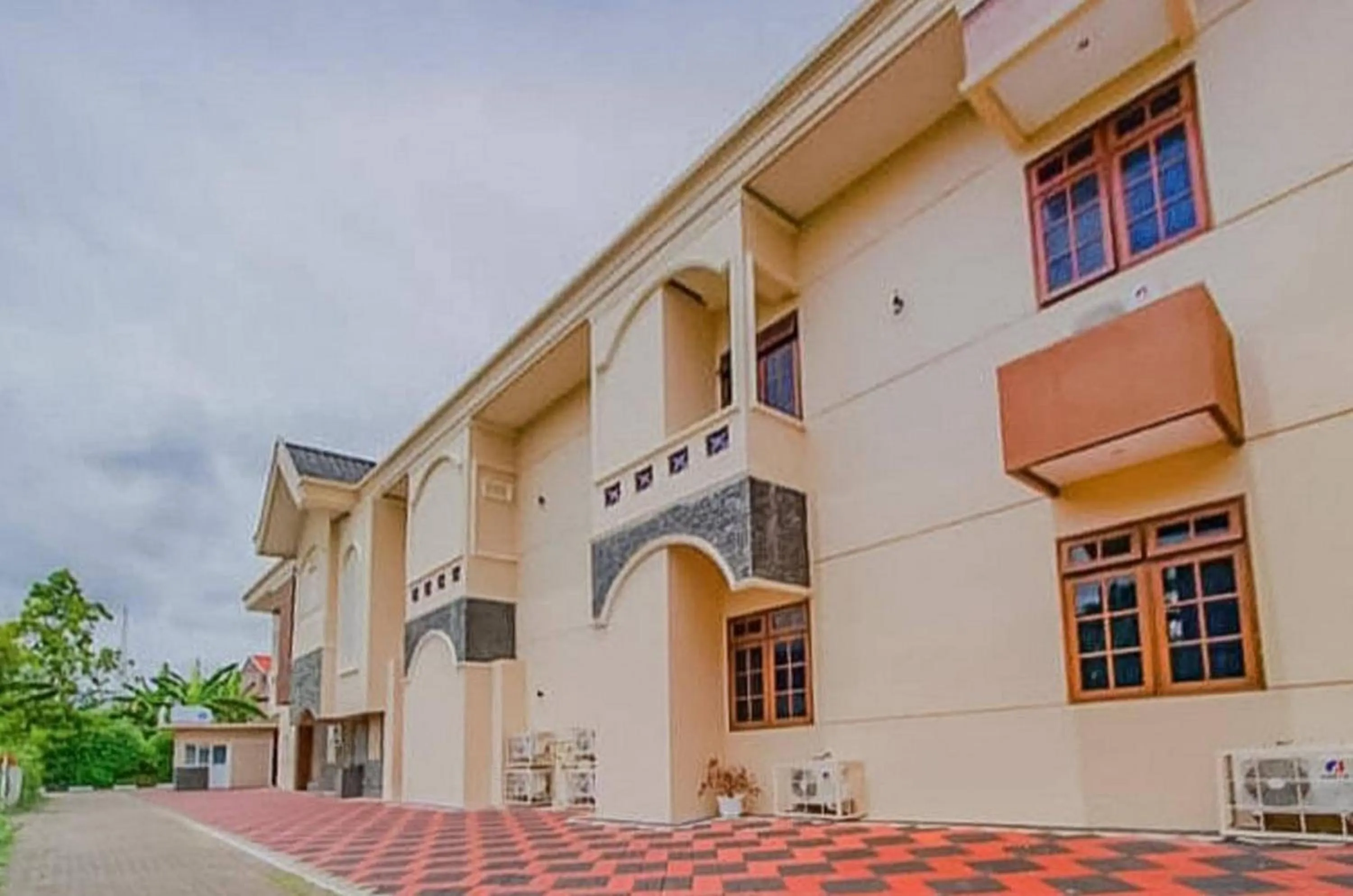 Property building in RedDoorz Syariah near Taman Rekreasi Sengkaling 2