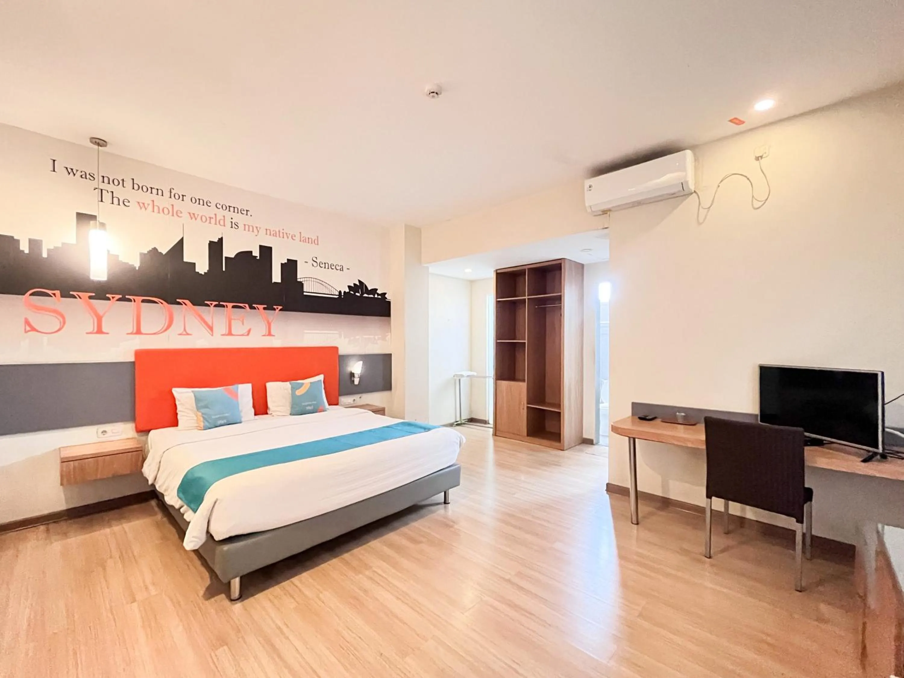 Bedroom, Bed in Sans Vibes Hotel Syariah Graha 100 Gubeng Surabaya