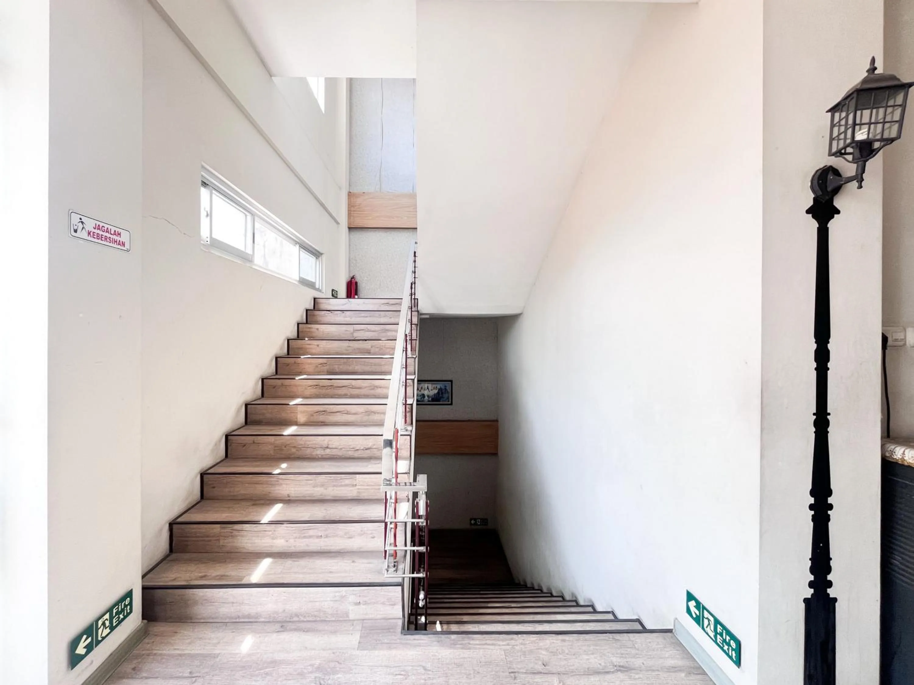 Property building in Sans Vibes Hotel Syariah Graha 100 Gubeng Surabaya