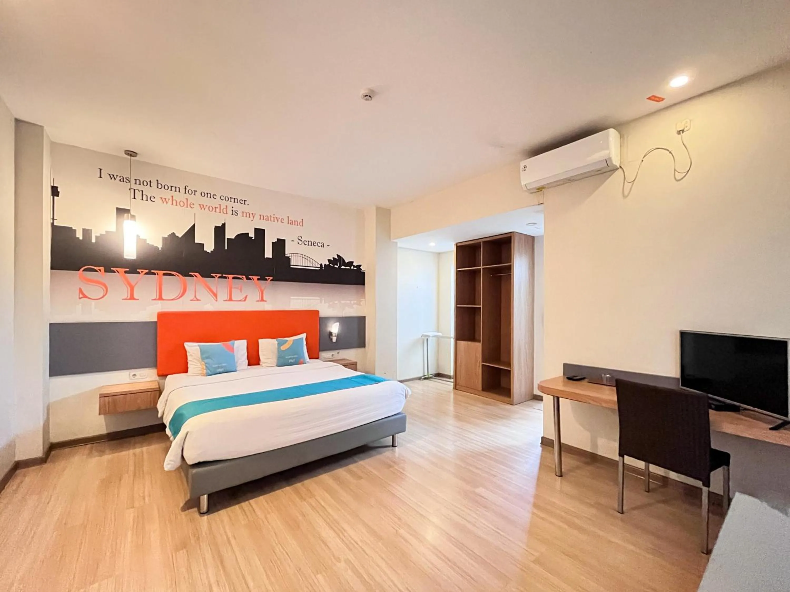 Bedroom, Bed in Sans Vibes Hotel Syariah Graha 100 Gubeng Surabaya