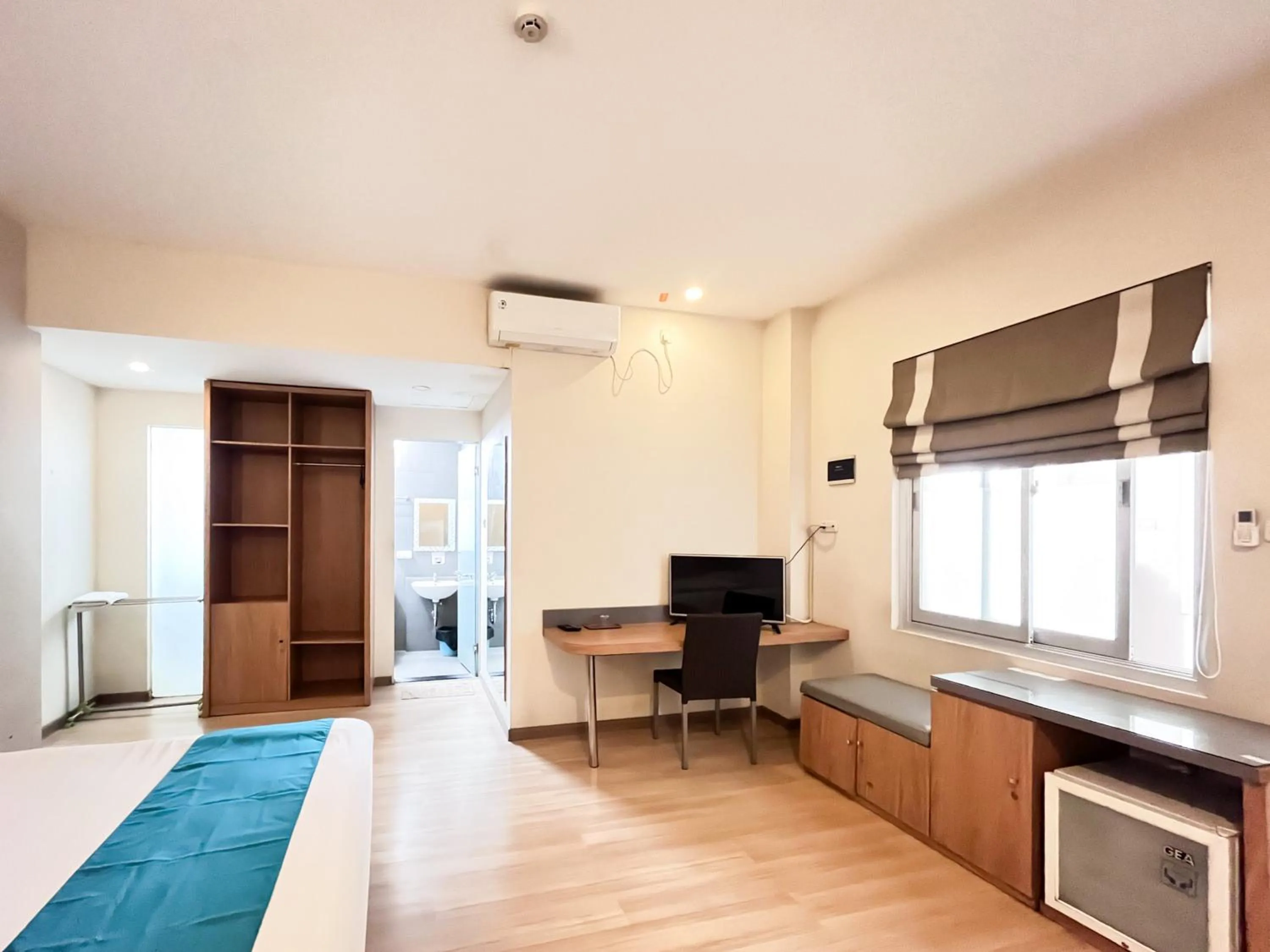 Bedroom in Sans Vibes Hotel Syariah Graha 100 Gubeng Surabaya