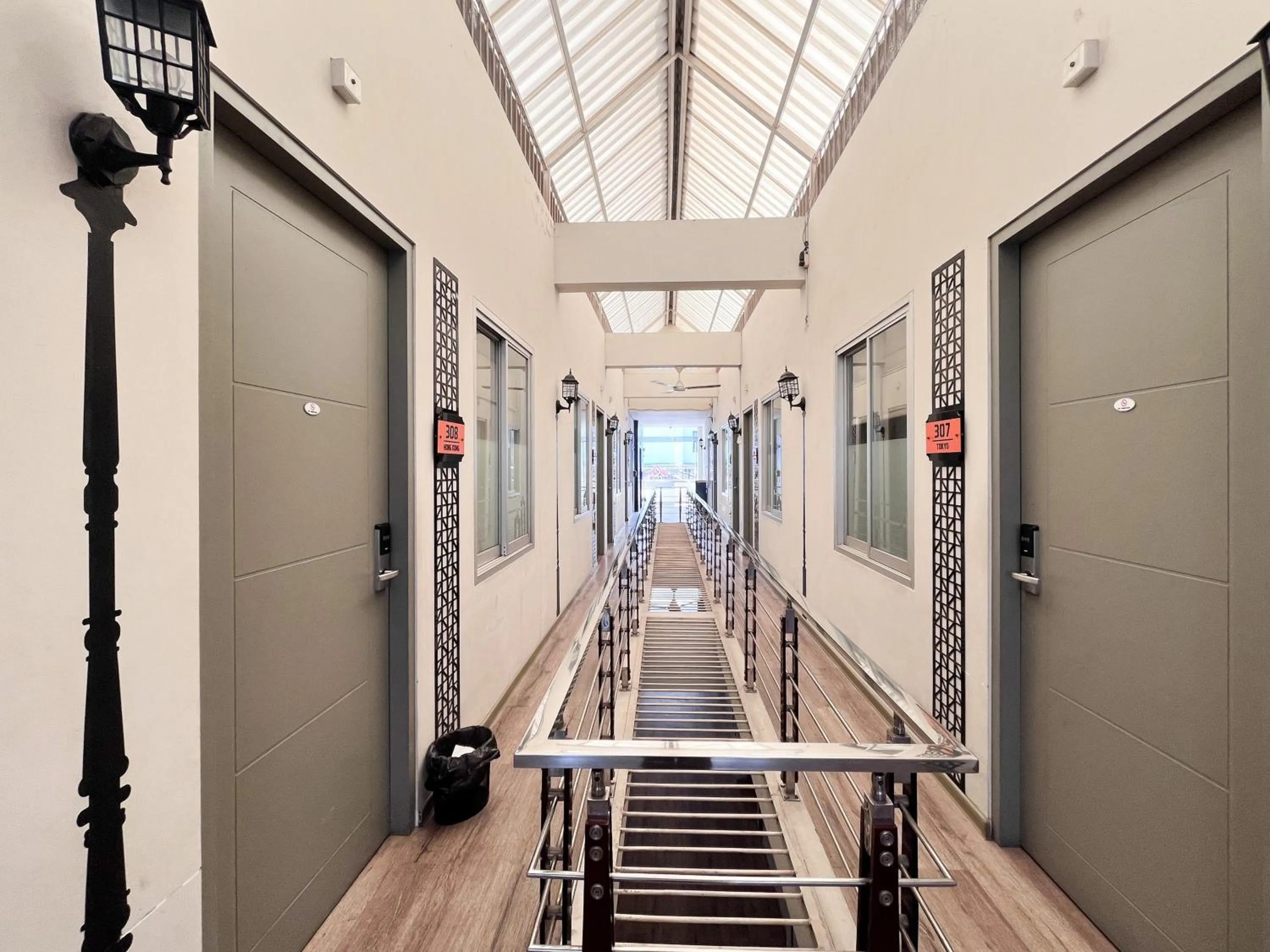 Property building in Sans Vibes Hotel Syariah Graha 100 Gubeng Surabaya