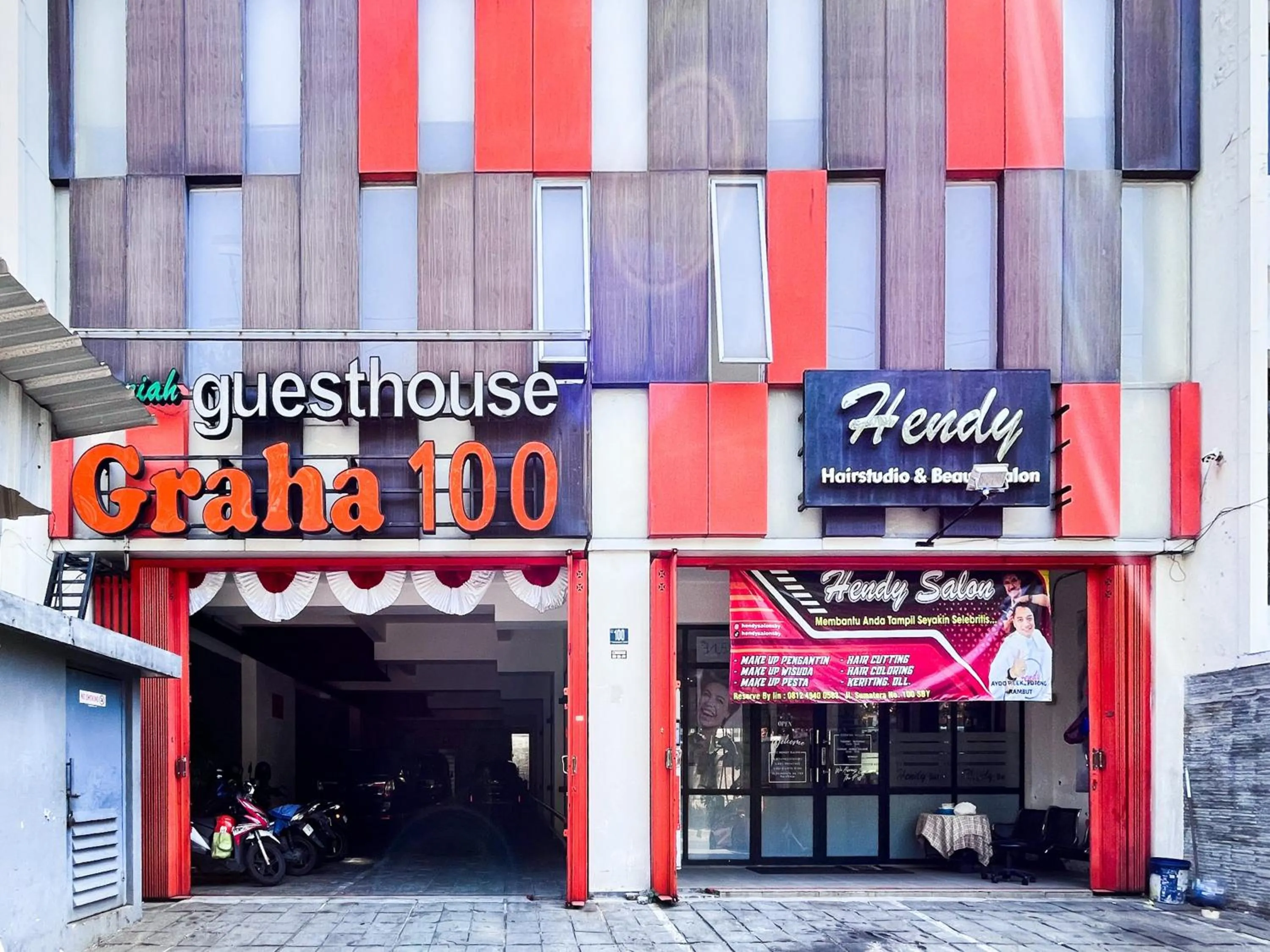 Facade/entrance in Sans Vibes Hotel Syariah Graha 100 Gubeng Surabaya