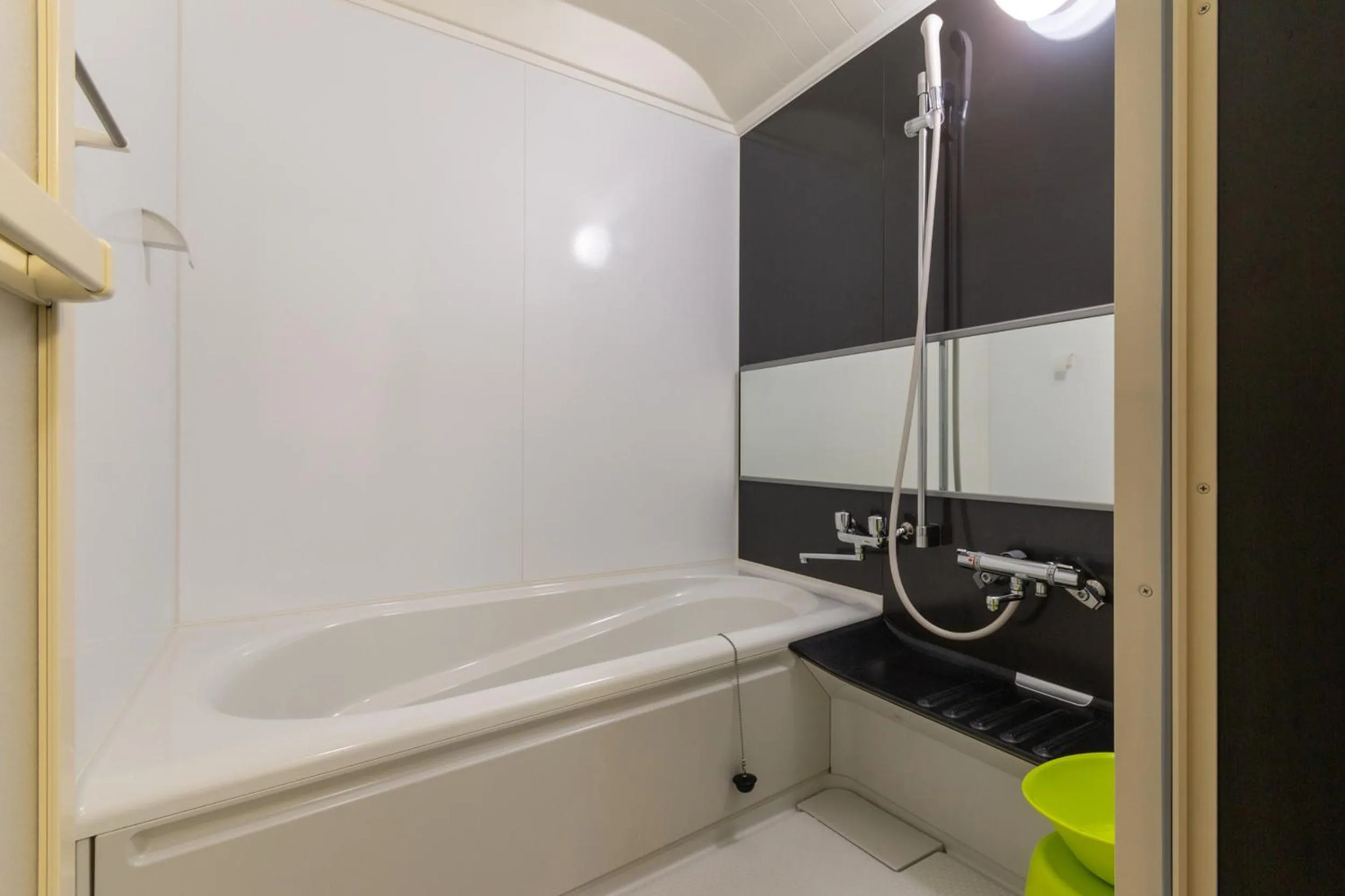 Bathroom in Shochikubai by H2 Life