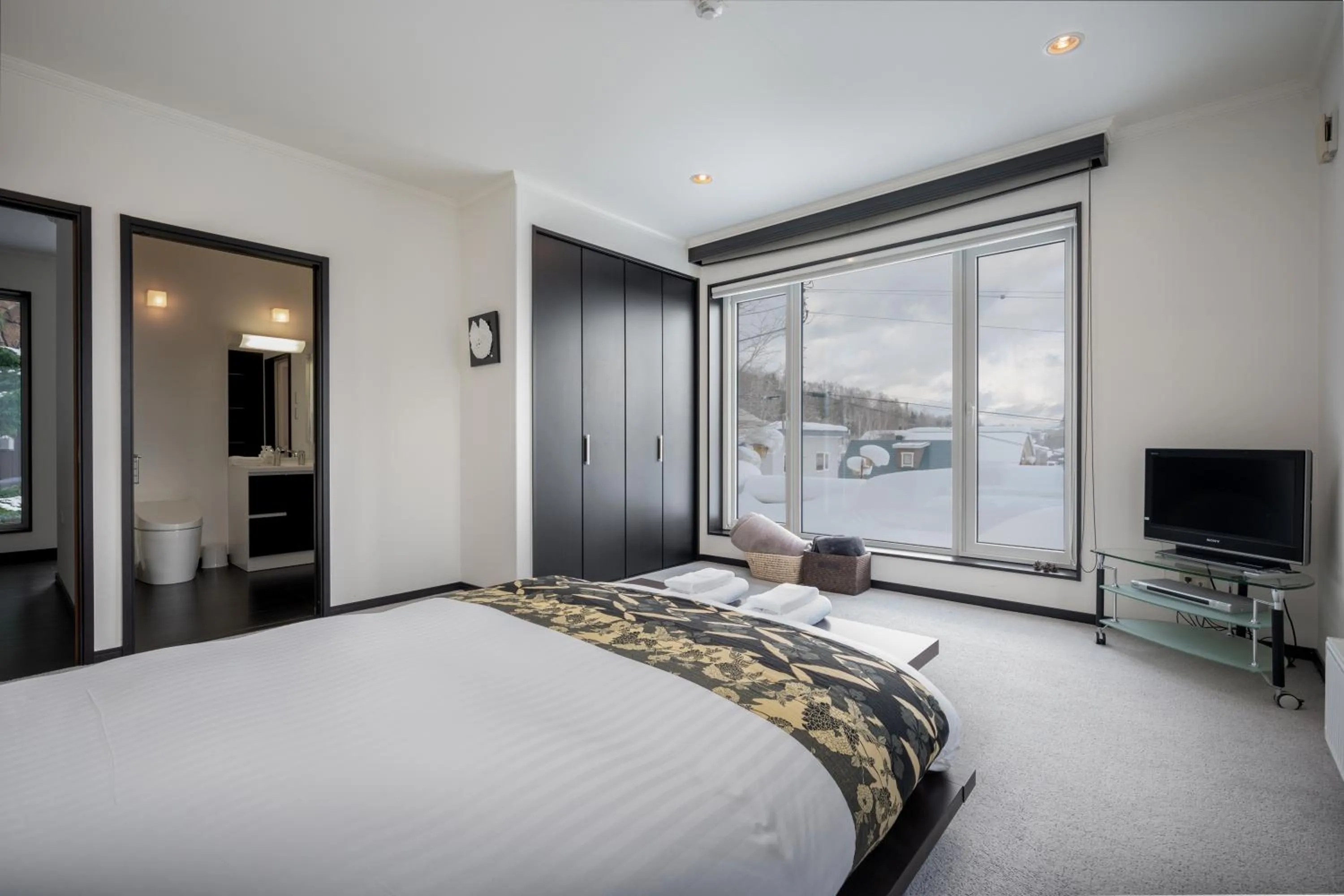 Bedroom, Bed in Shochikubai by H2 Life