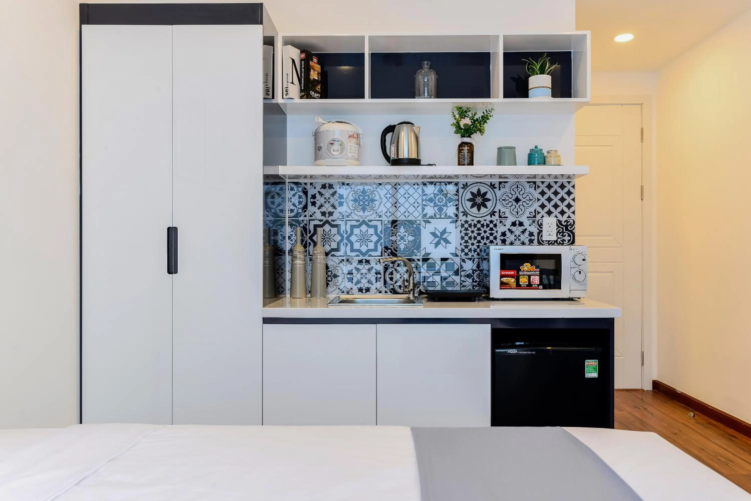 Kitchen or kitchenette, Bed in Cozrum Homes The Gallery Residence