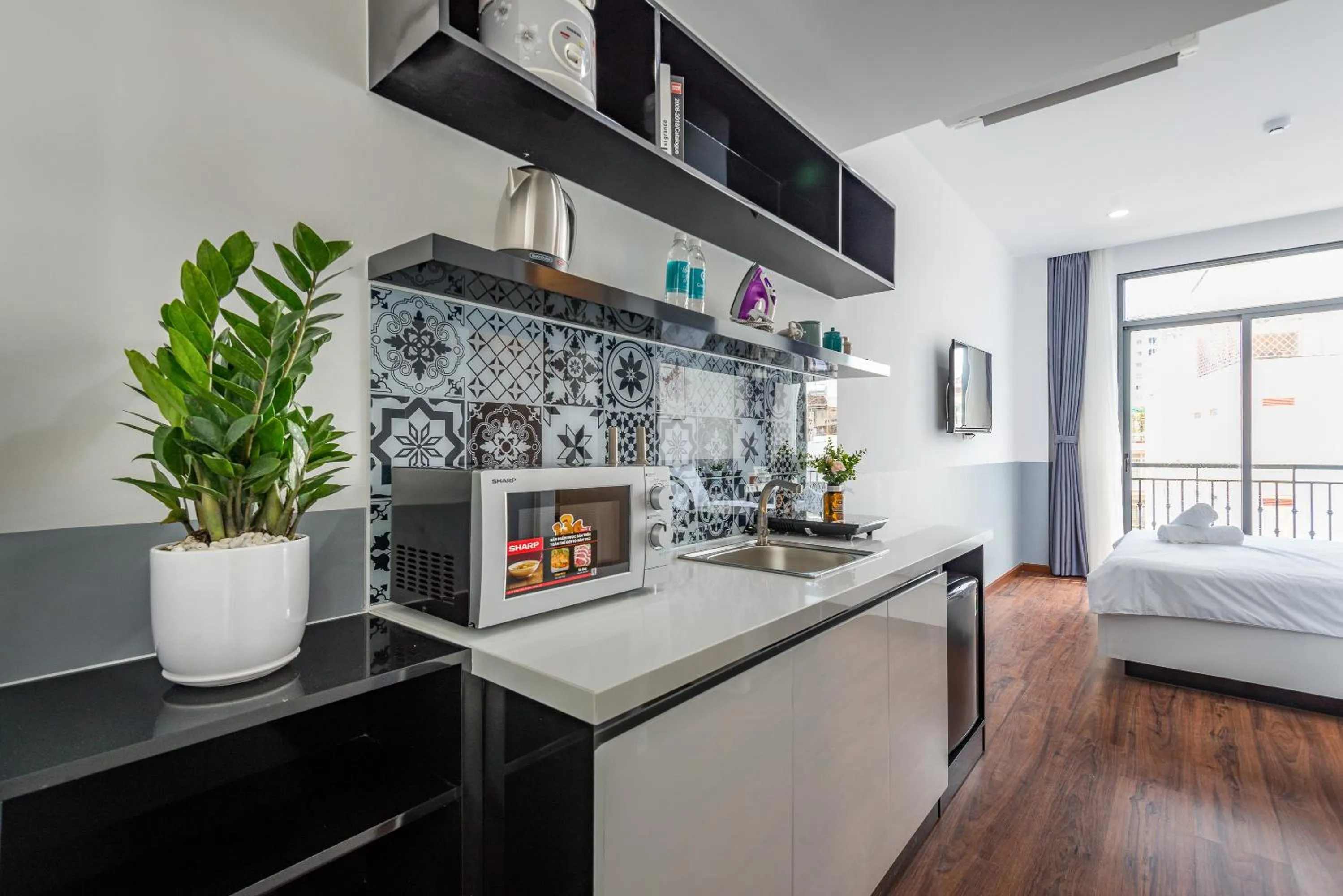 Kitchen or kitchenette, Bed in Cozrum Homes The Gallery Residence