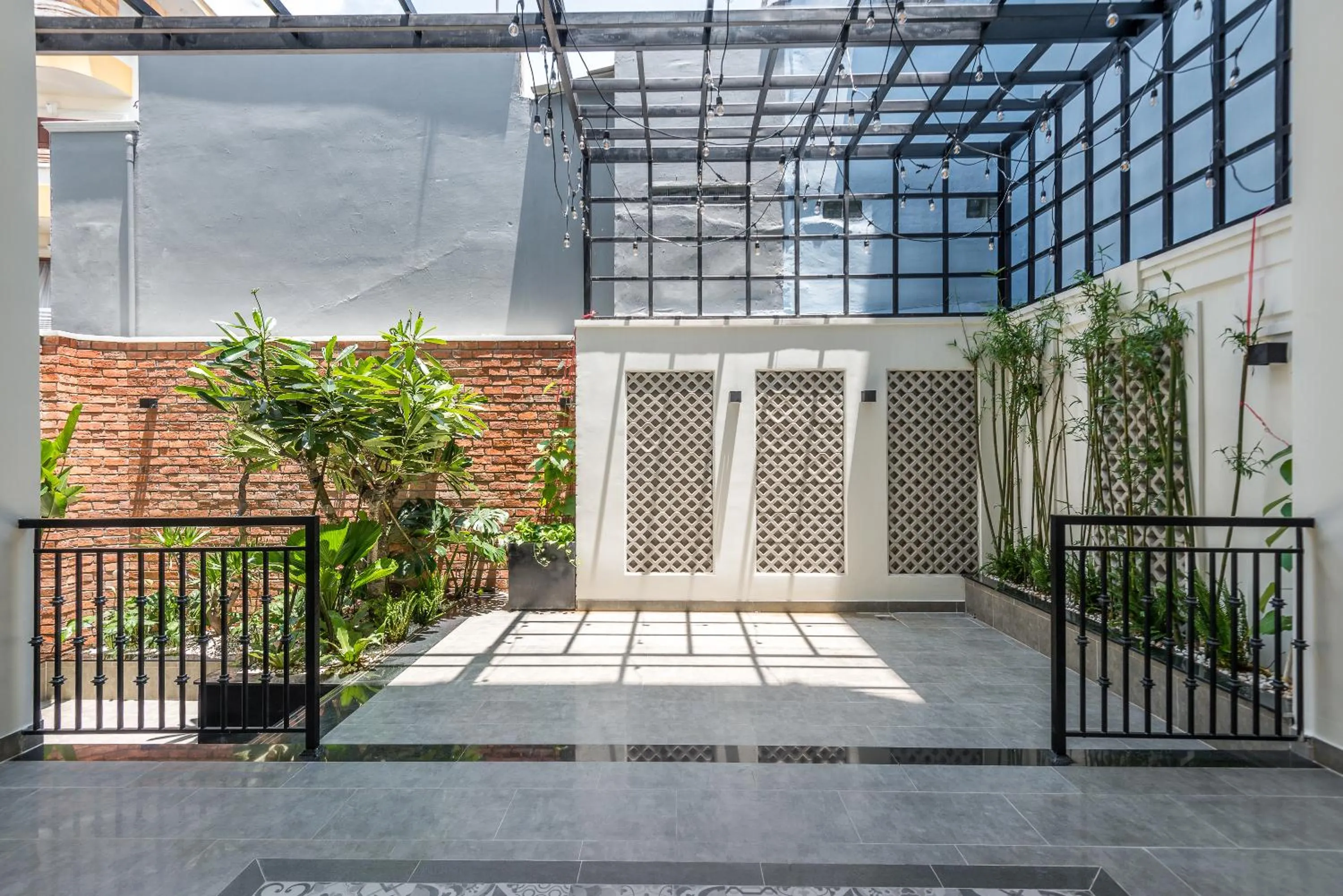 Facade/entrance in Cozrum Homes The Gallery Residence