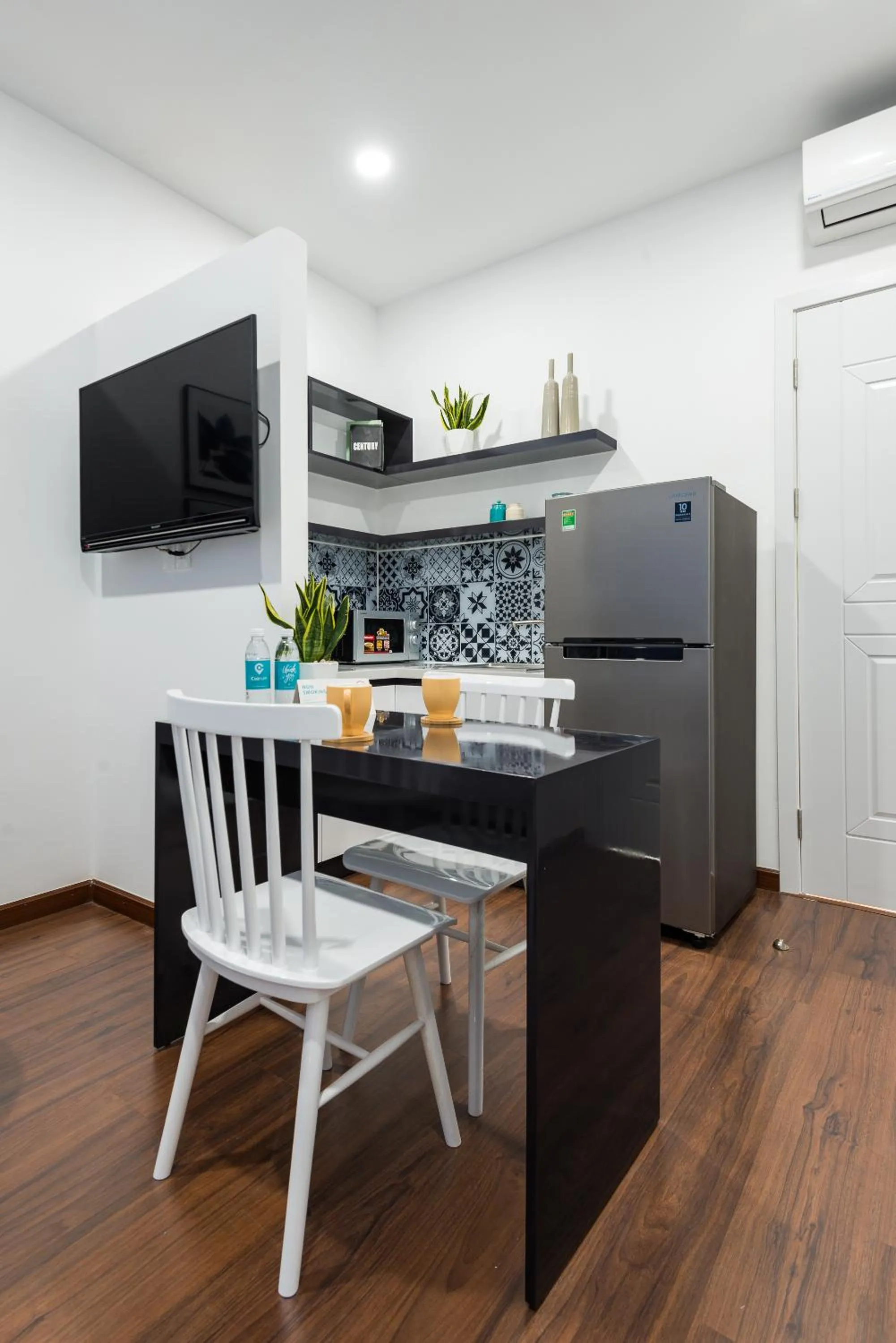 Dining area in Cozrum Homes The Gallery Residence