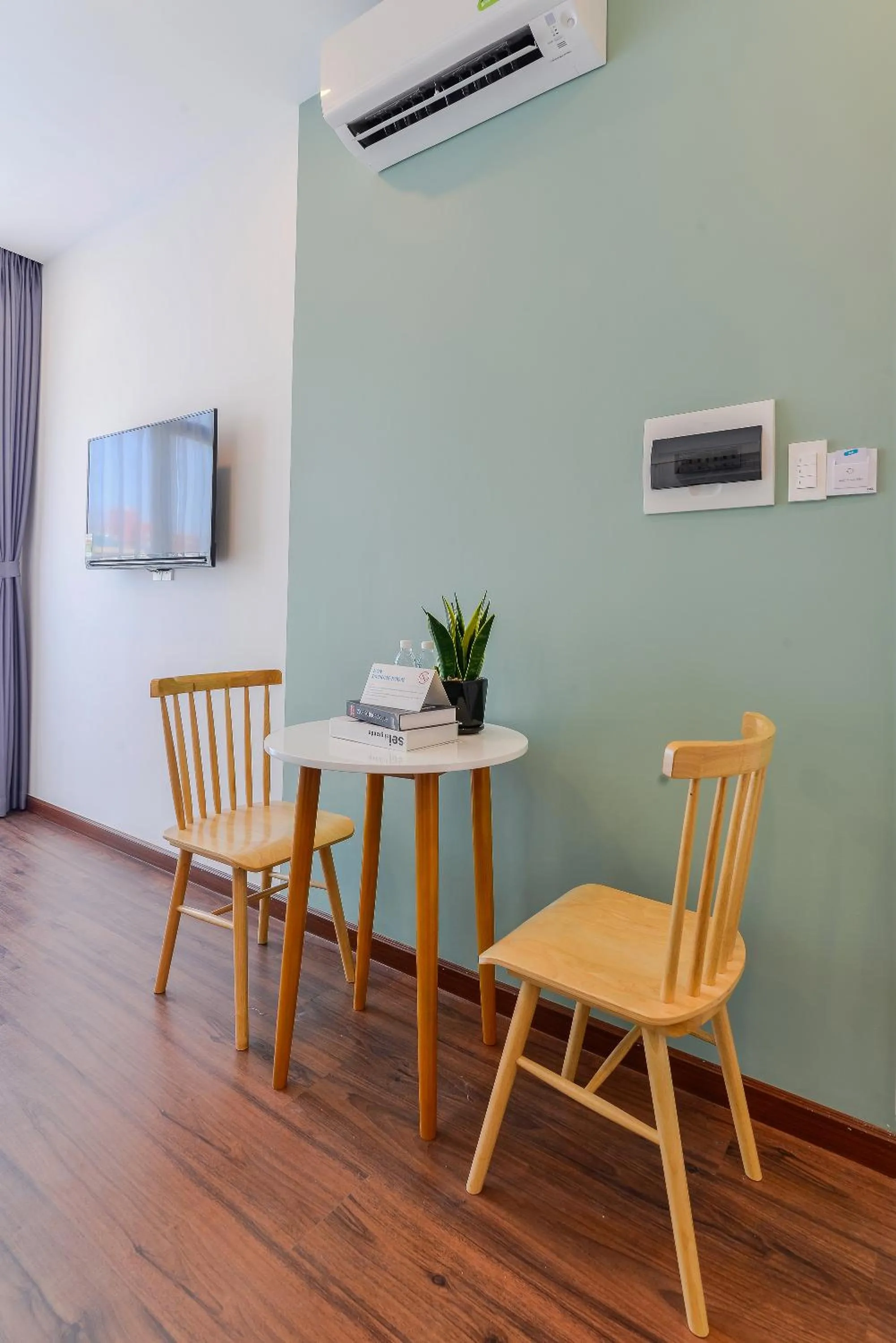 Dining area in Cozrum Homes The Gallery Residence