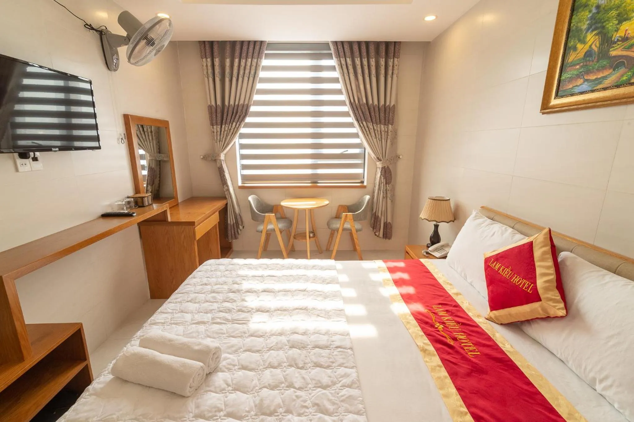 Photo of the whole room, Bed in Lam Kiều Hotel