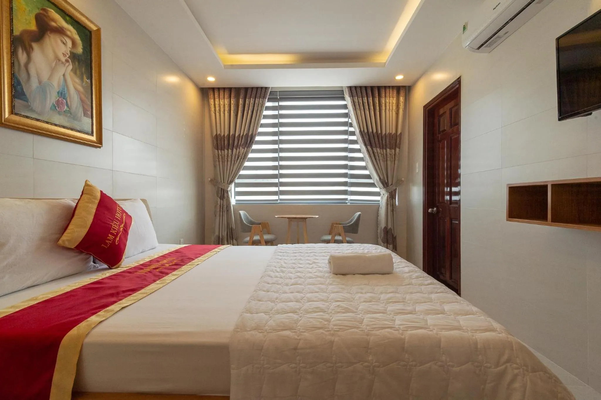 Photo of the whole room, Bed in Lam Kiều Hotel