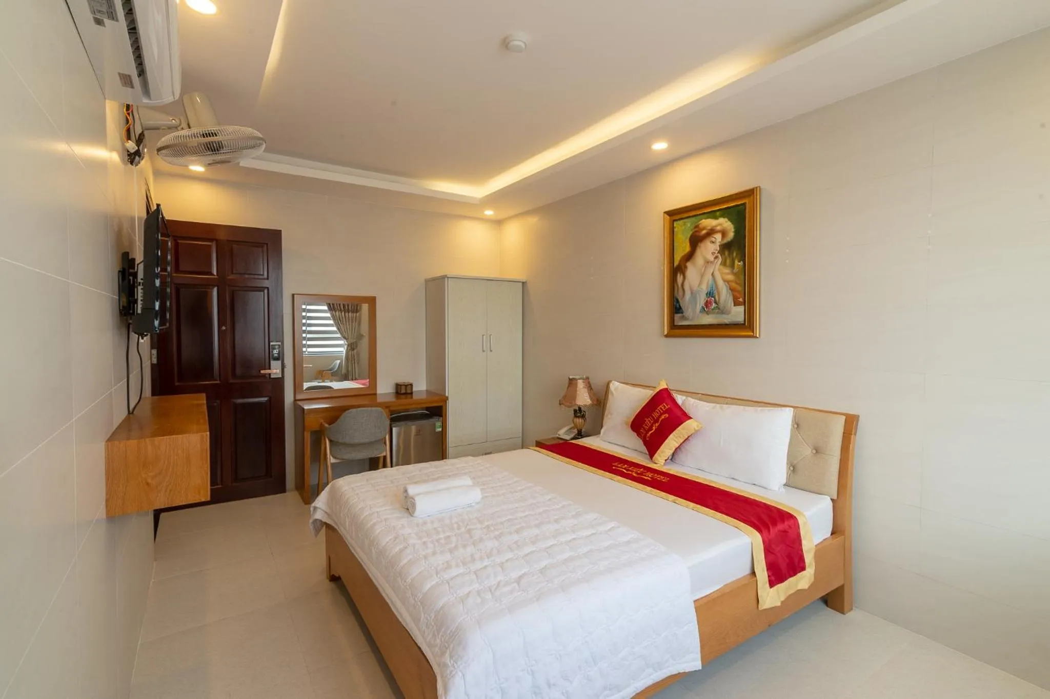 Photo of the whole room, Bed in Lam Kiều Hotel