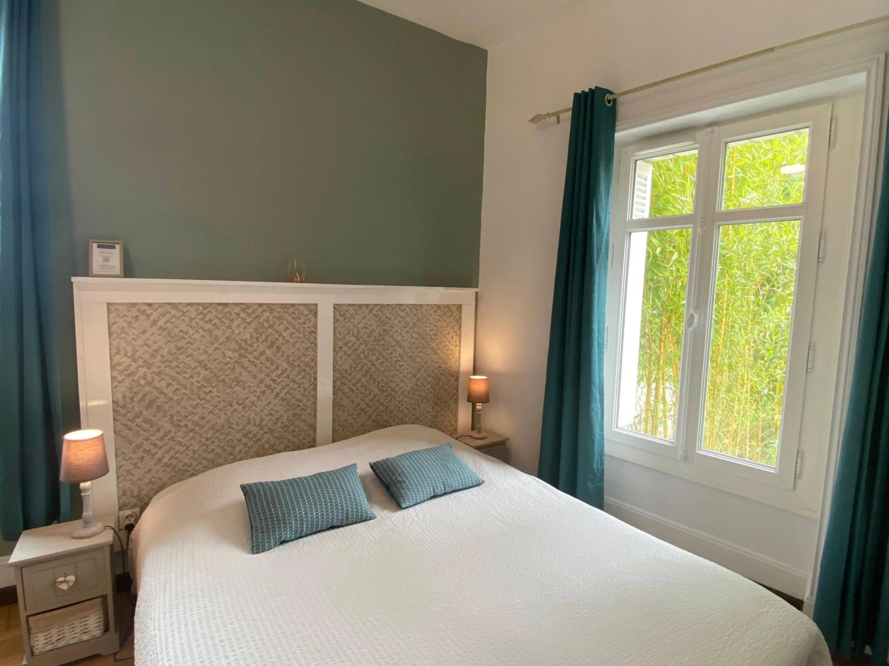 Bedroom, Bed in Les Mariniers Chambres d'Hôtes -Guest House - Bain nordique en option