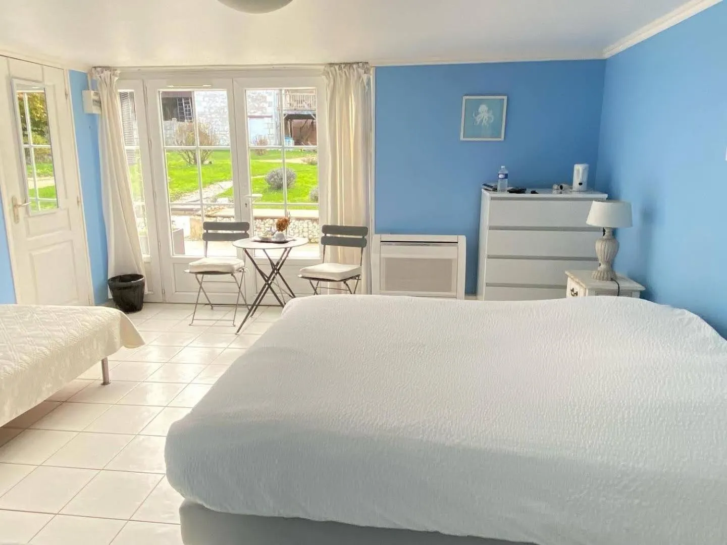 Bedroom, Bed in Les Mariniers Chambres d'Hôtes -Guest House - Bain nordique en option