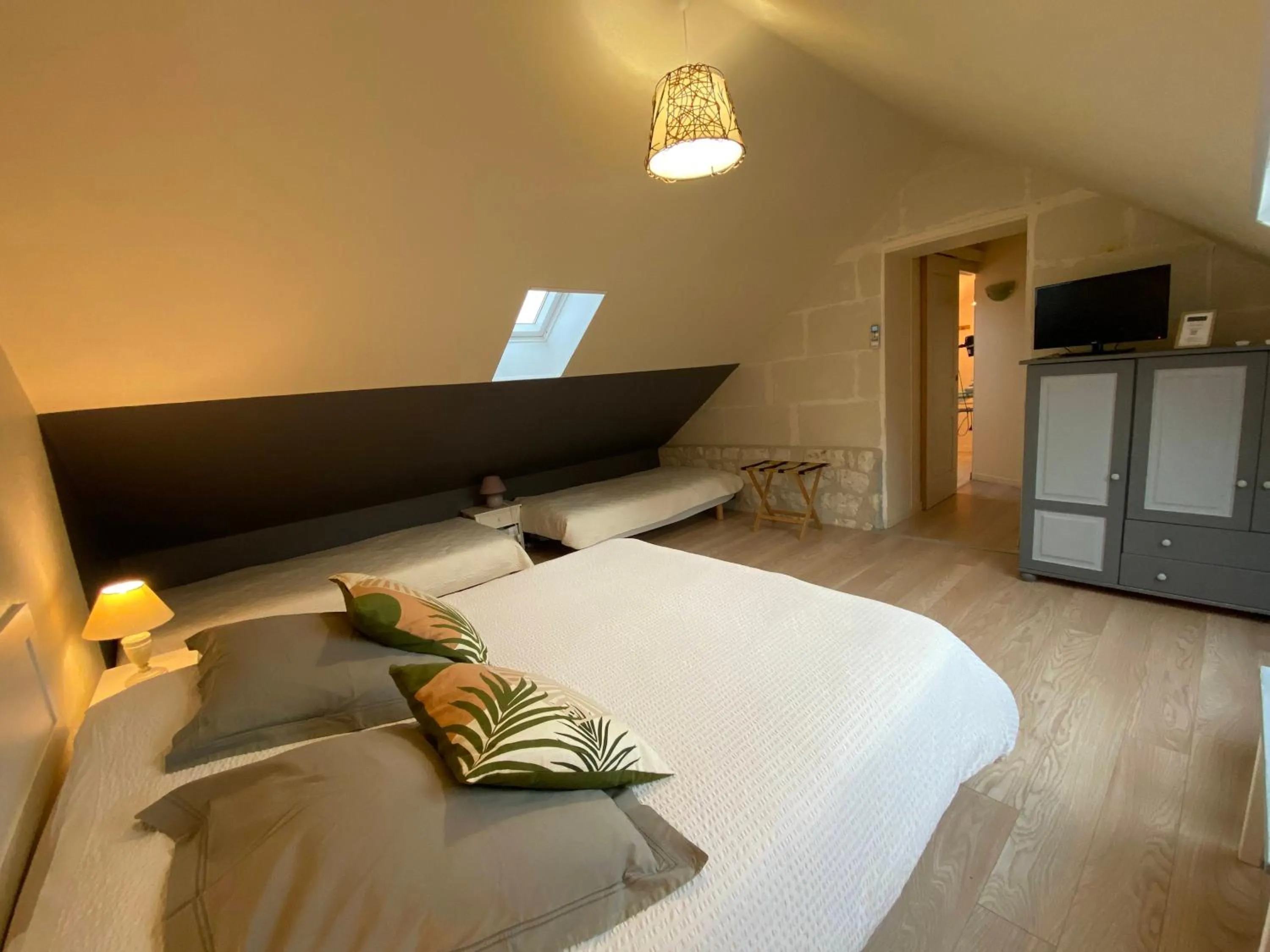 Bedroom, Bed in Les Mariniers Chambres d'Hôtes -Guest House - Bain nordique en option