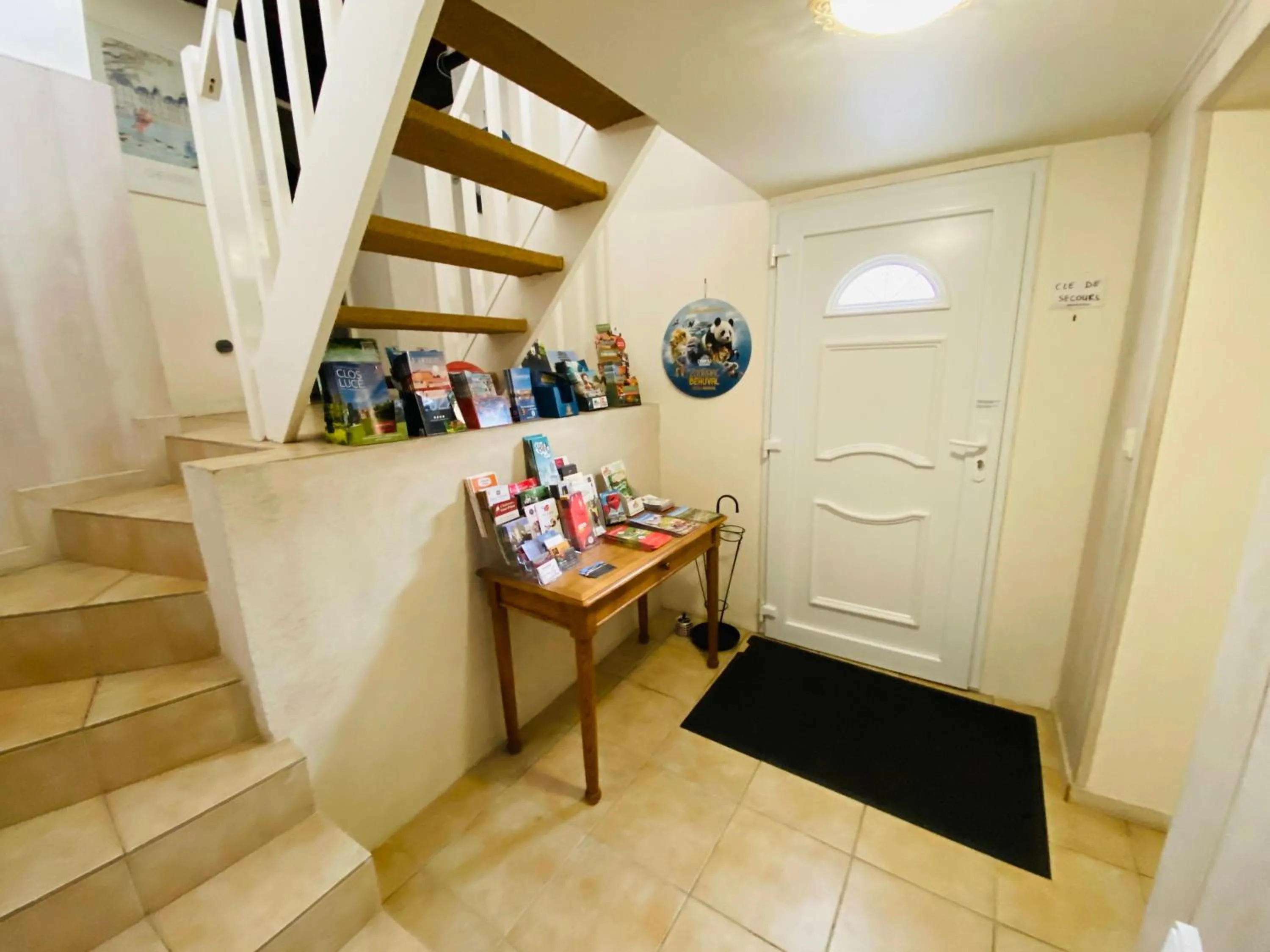 Lobby or reception in Les Mariniers Chambres d'Hôtes -Guest House - Bain nordique en option