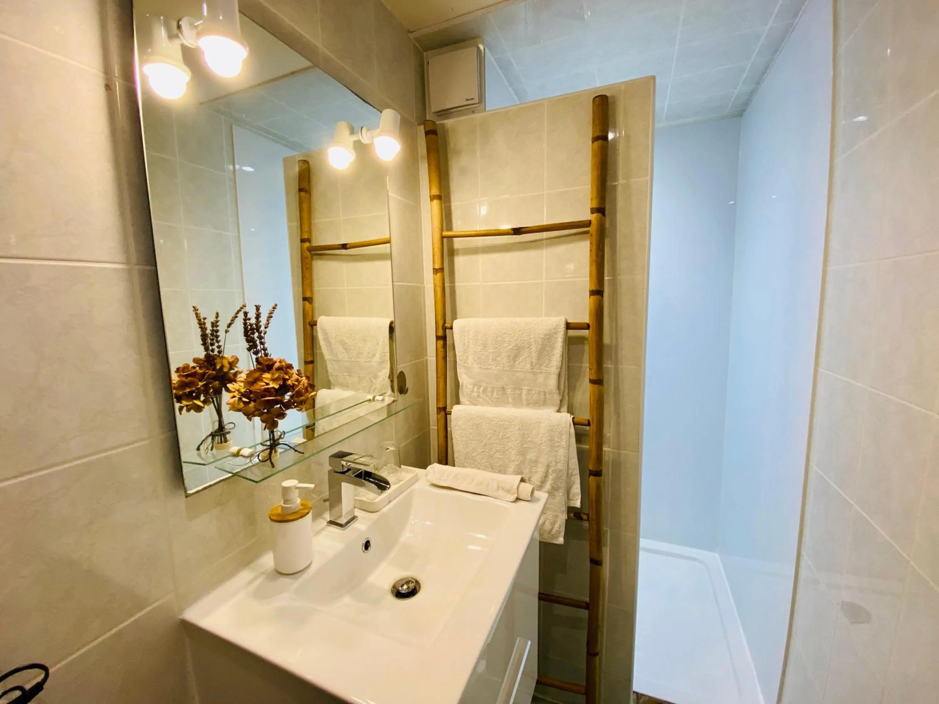 Bathroom in Les Mariniers Chambres d'Hôtes -Guest House - Bain nordique en option