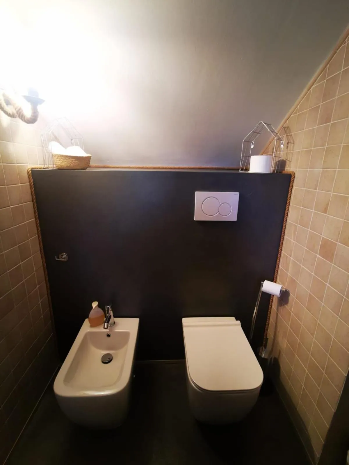 Toilet in Dolce Farnetta en-Suite Spa & Yoga