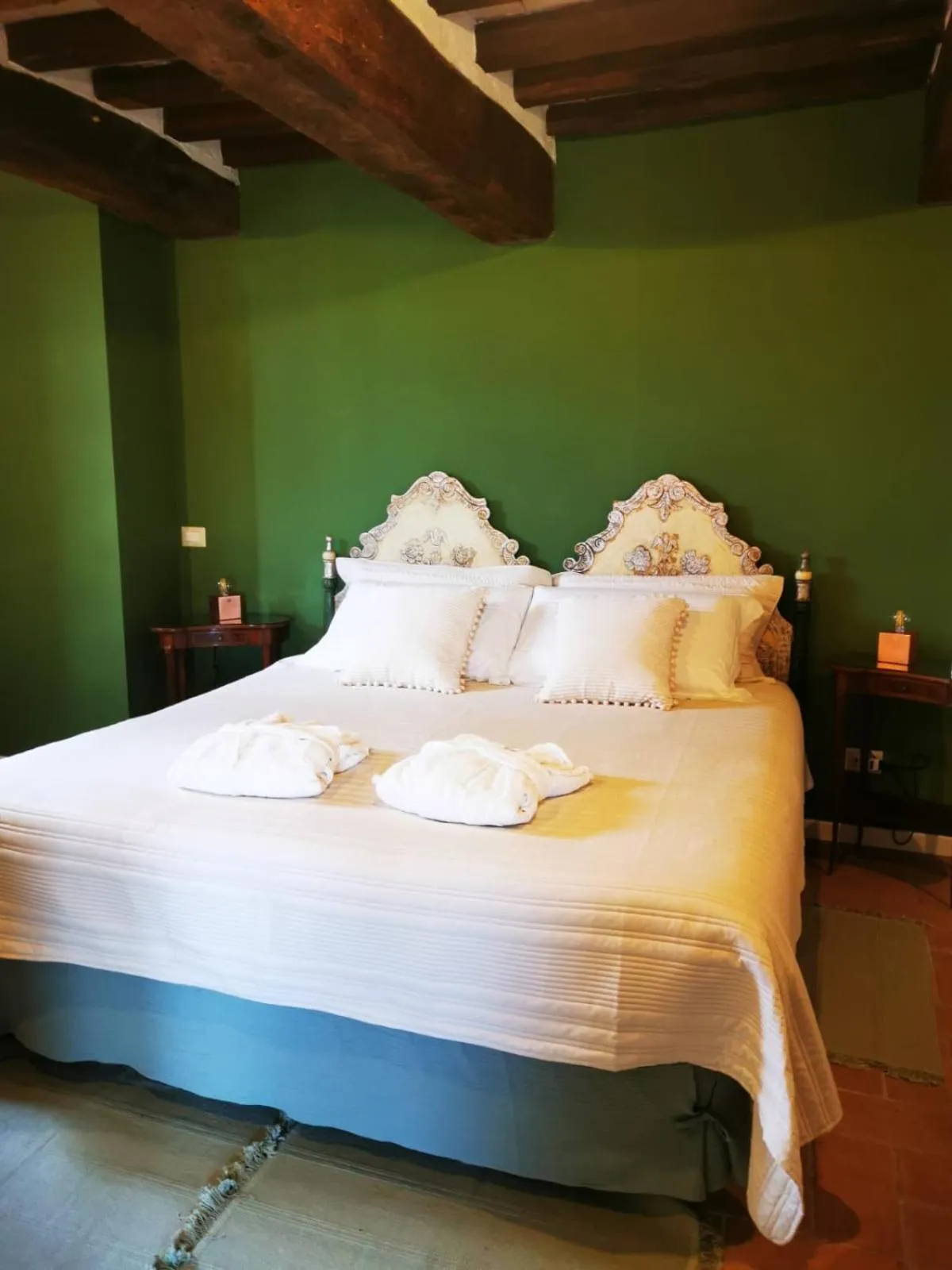Bed in Dolce Farnetta en-Suite Spa & Yoga