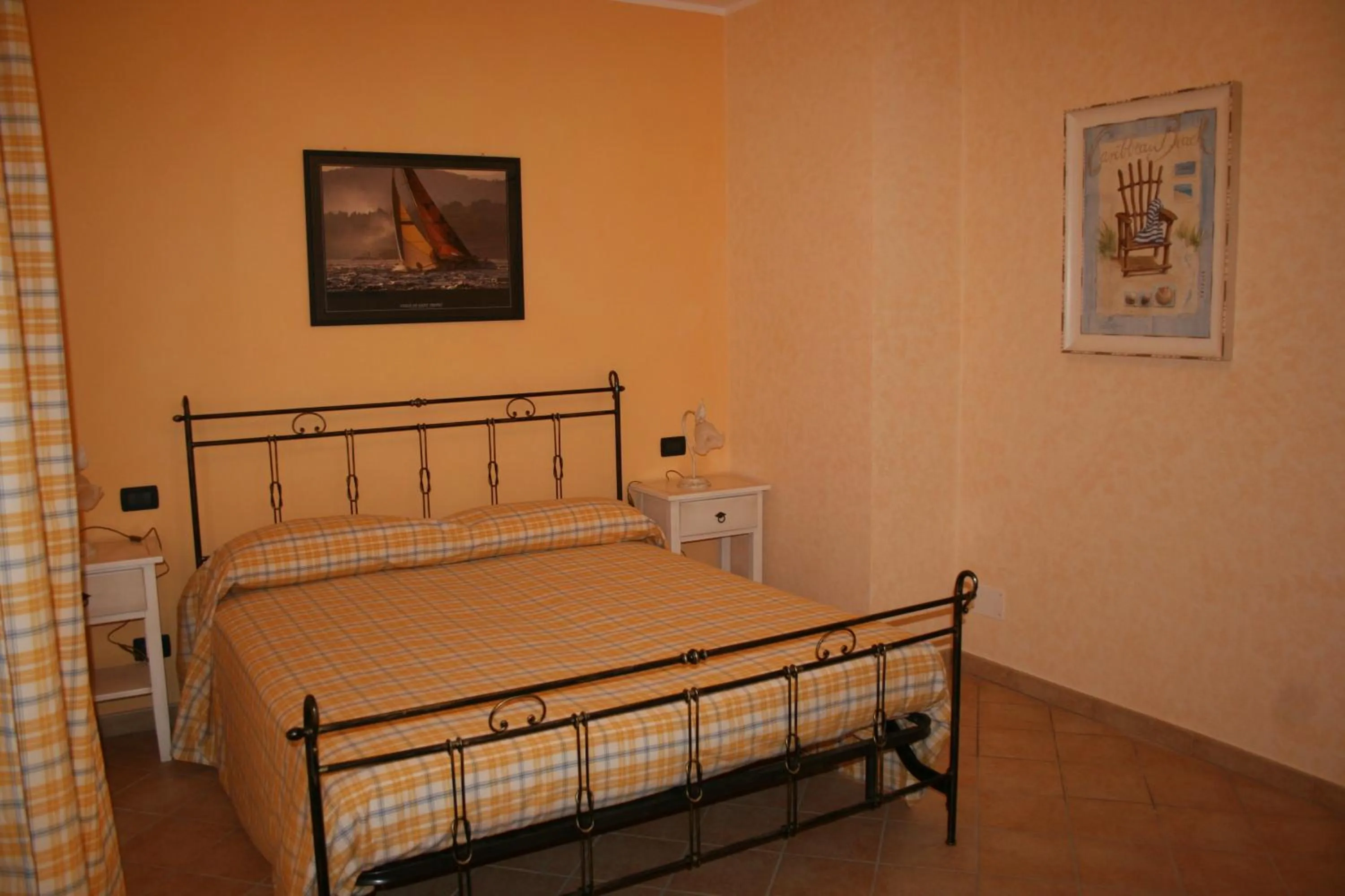 Photo of the whole room, Bed in L'Allegra Brigata