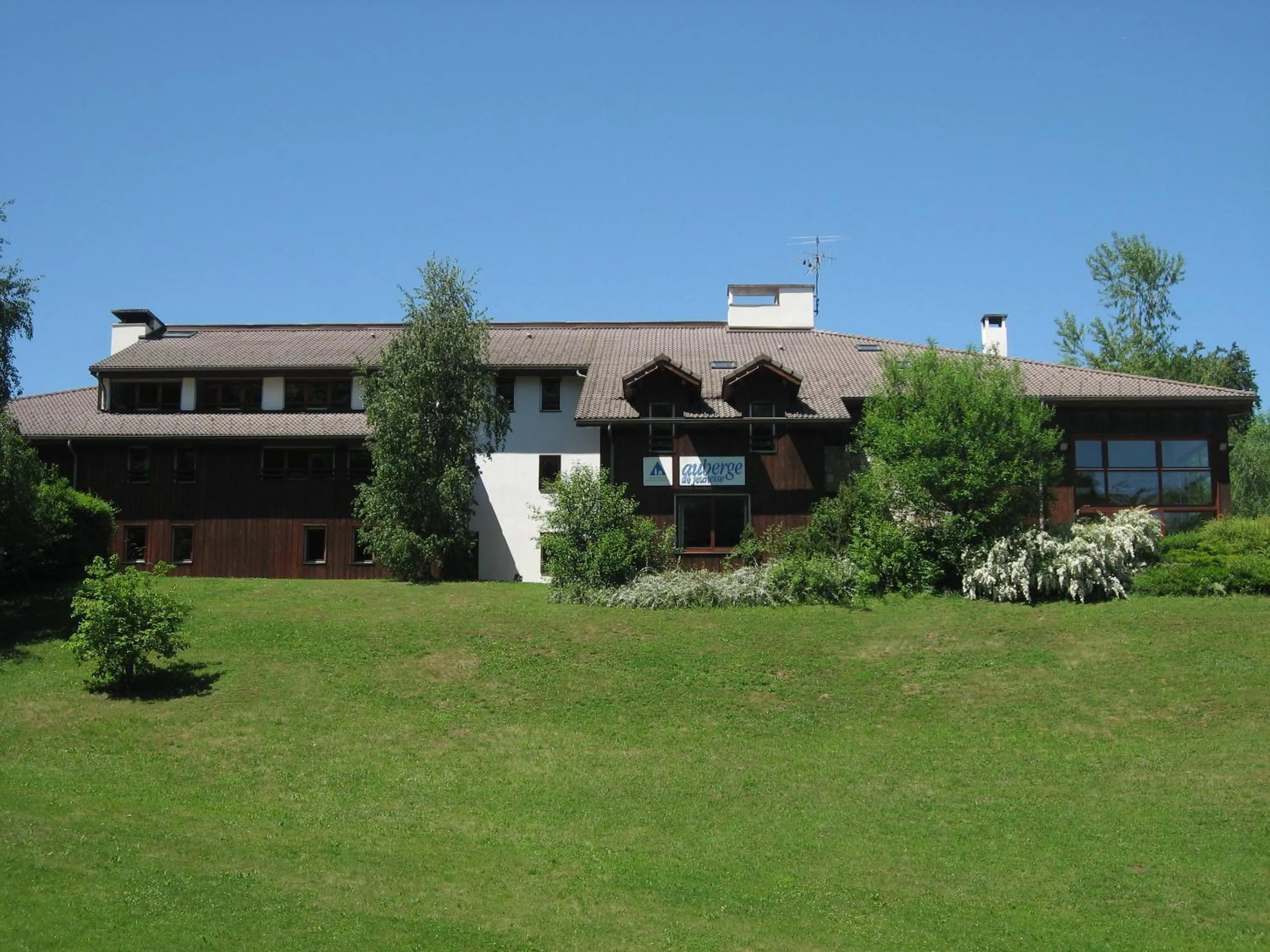 Property building in Auberge de Jeunesse HI Annecy