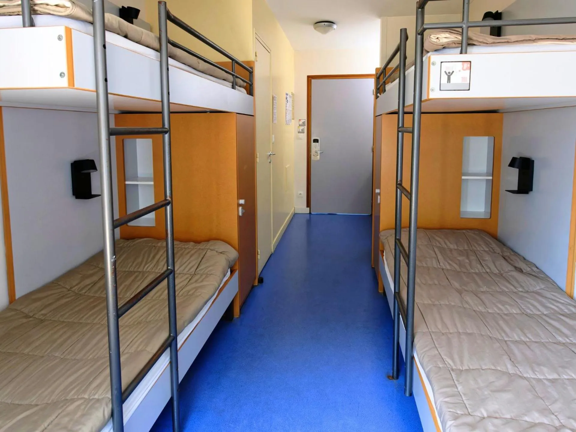 Photo of the whole room, Bed in Auberge de Jeunesse HI Cherbourg