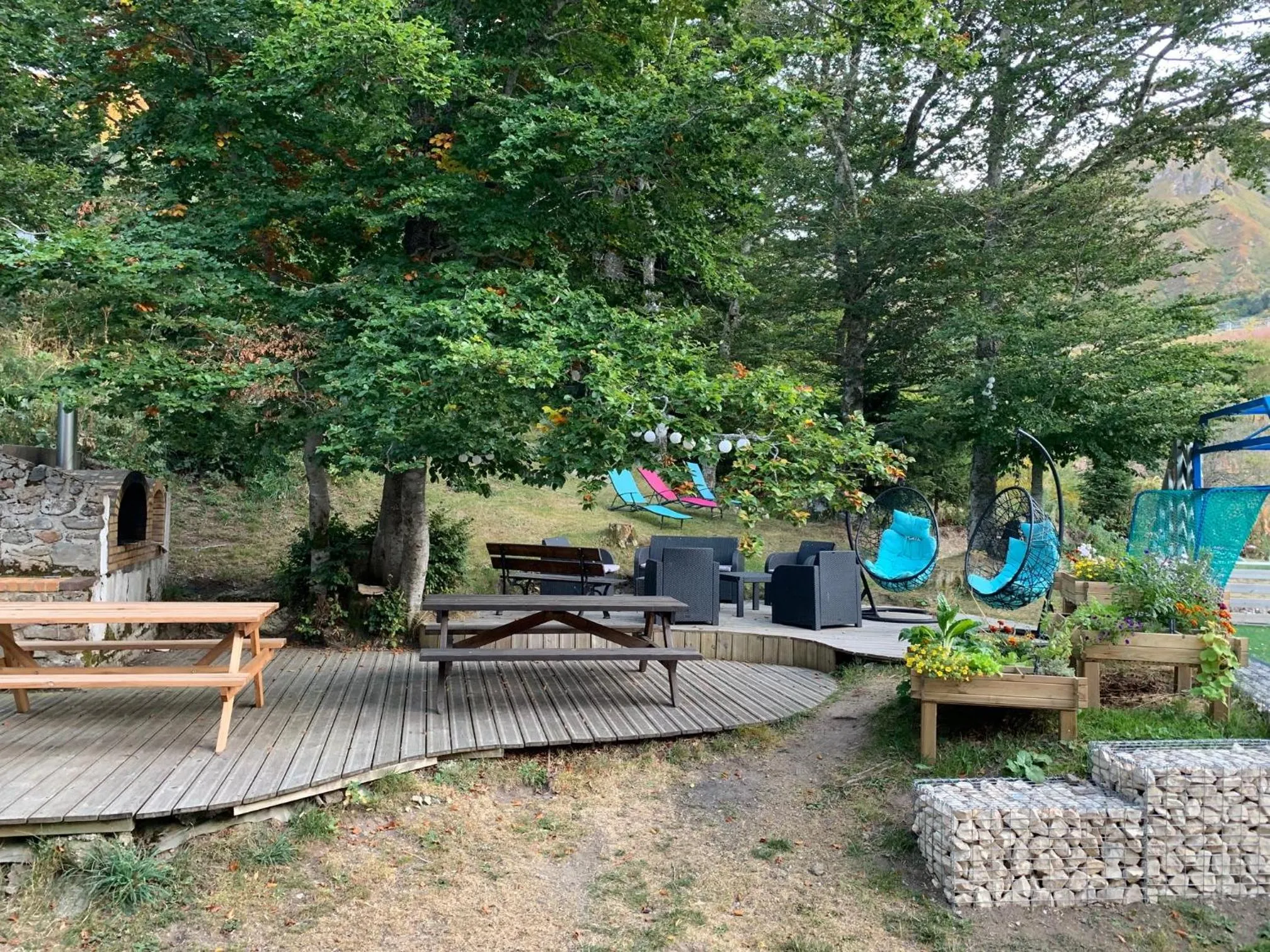 Patio in Auberge de Jeunesse HI Le Mont-Dore
