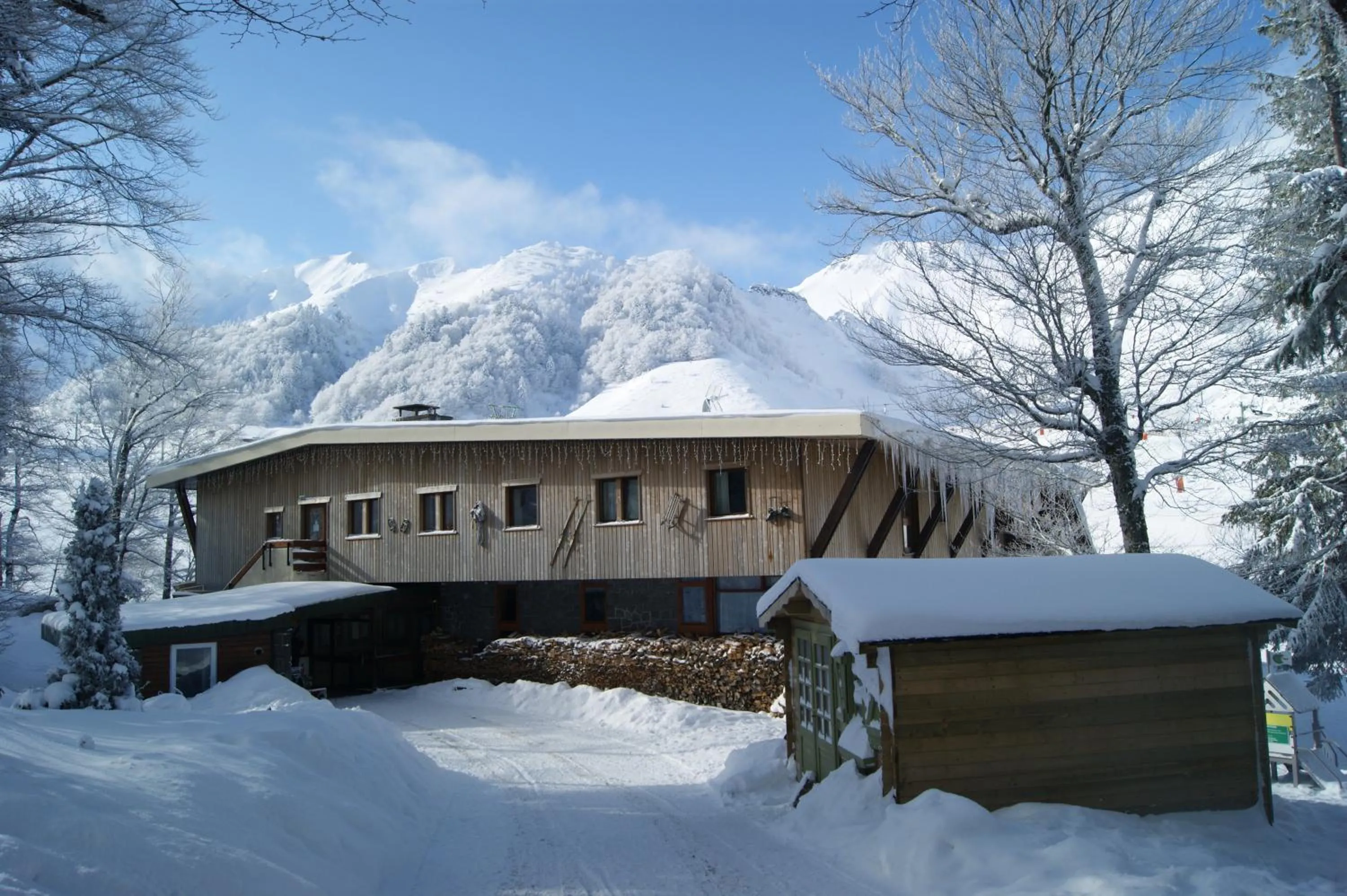 Property building in Auberge de Jeunesse HI Le Mont-Dore