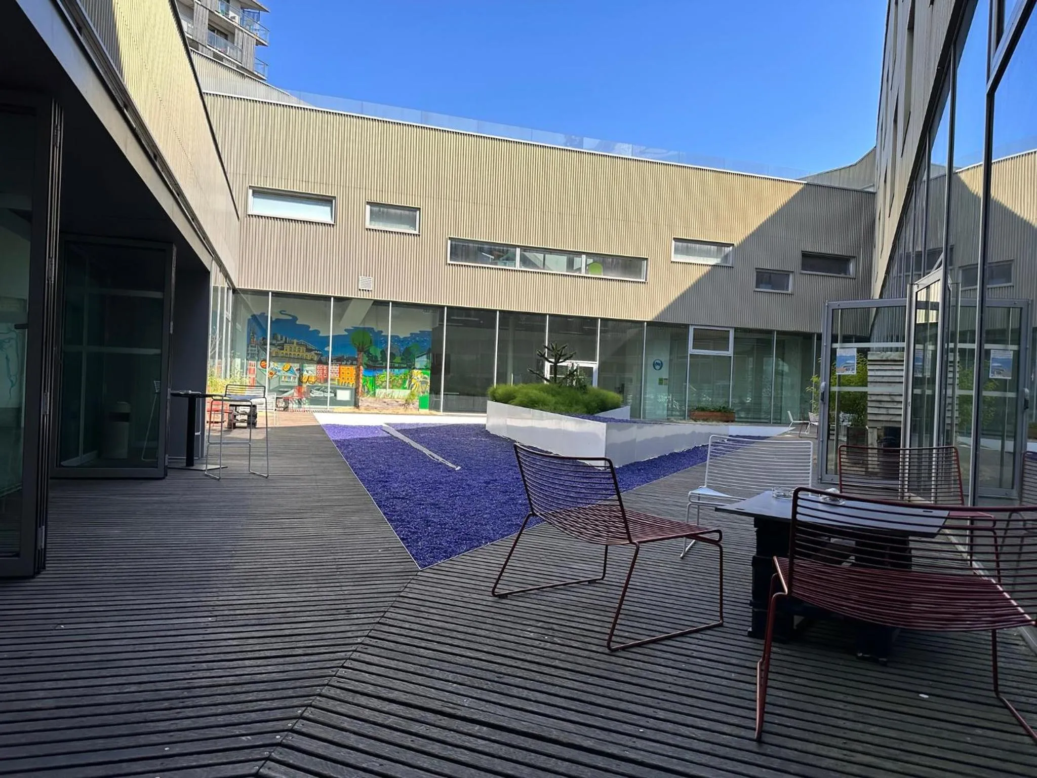 Patio in Auberge de Jeunesse HI Lille