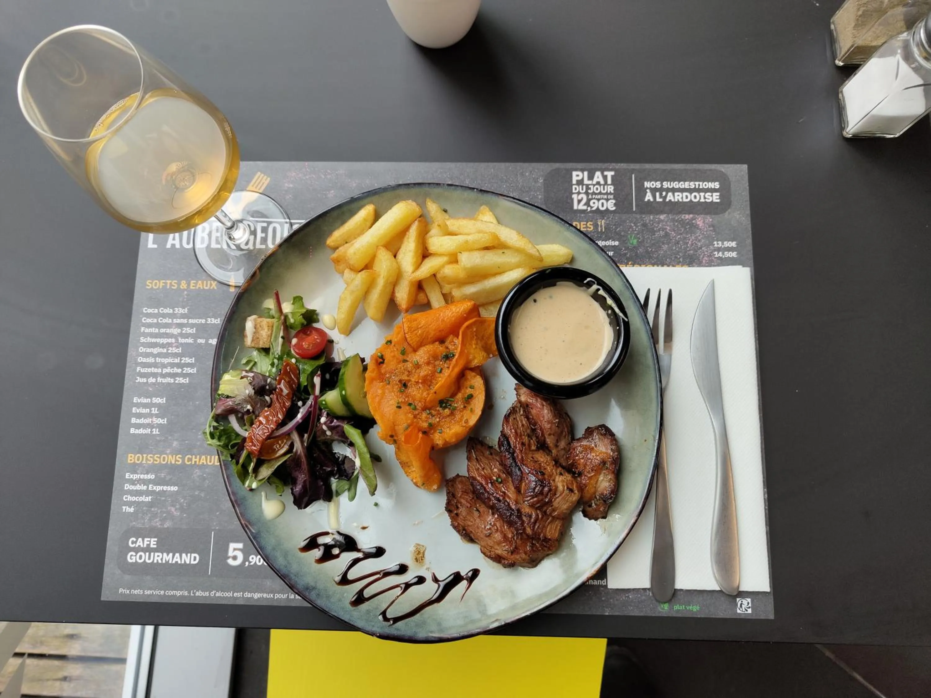 Restaurant/places to eat in Auberge de Jeunesse HI Lille