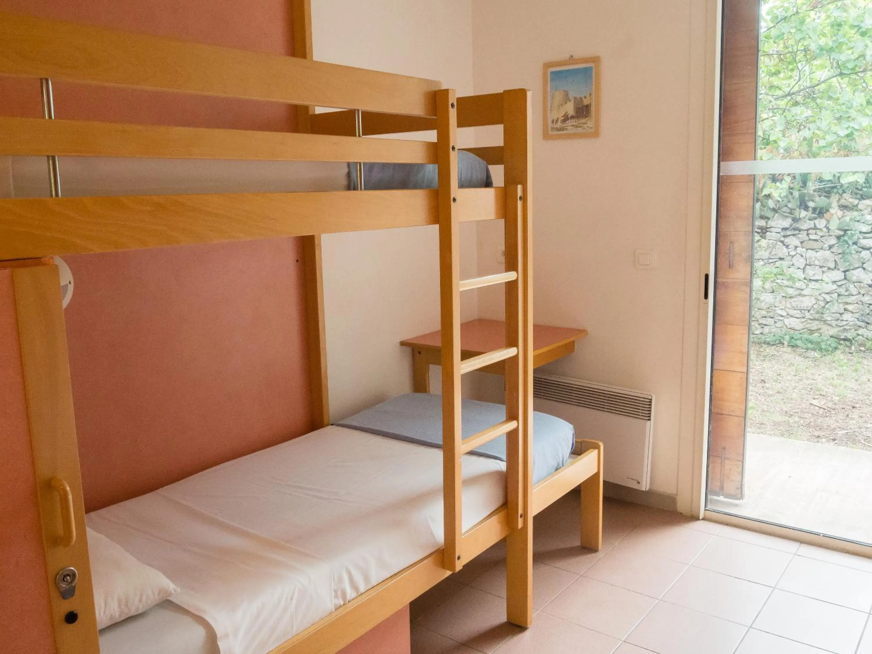 Quadruple Room with Ensuite Bathroom in Auberge de Jeunesse HI Nîmes