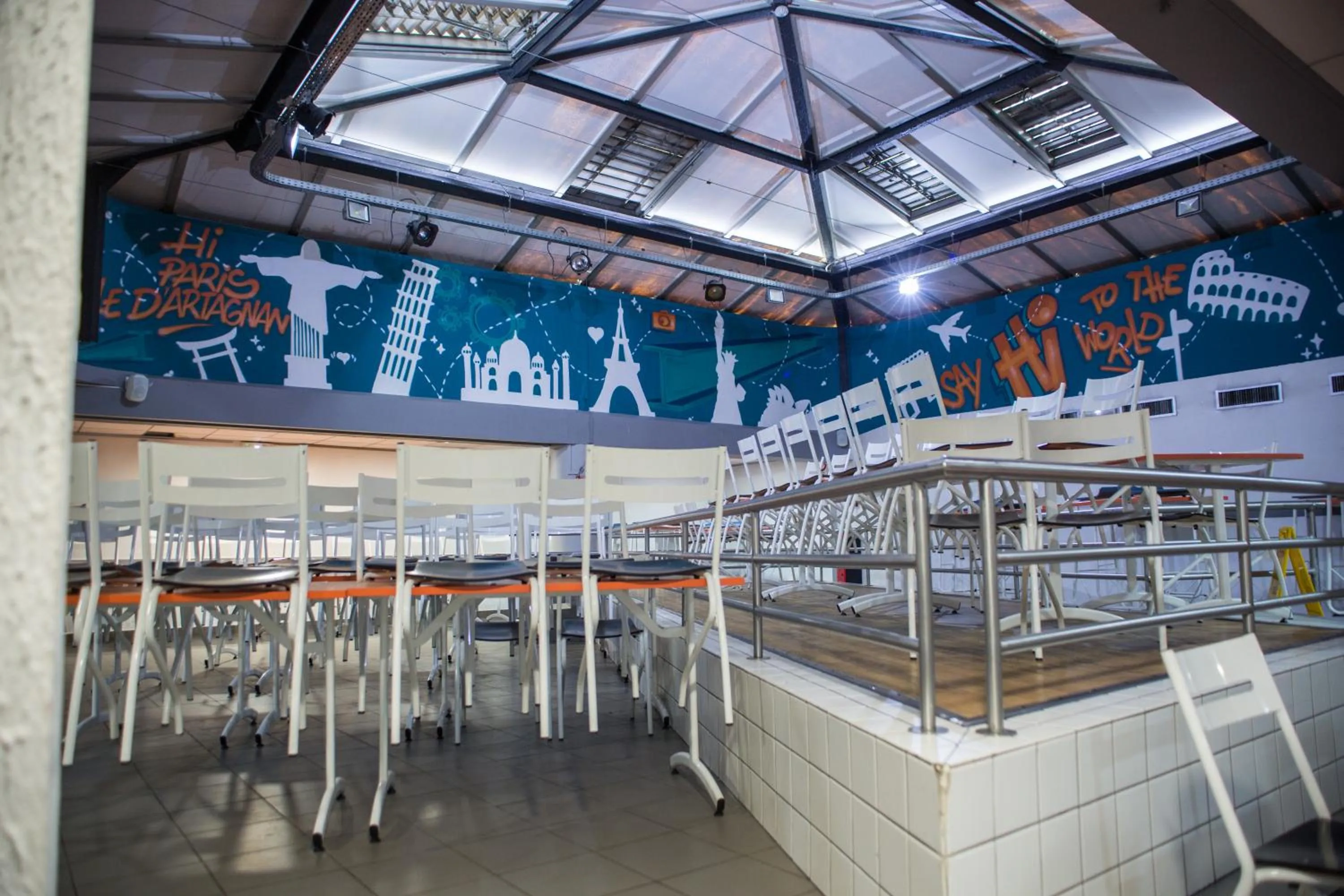 Restaurant/places to eat in Auberge de Jeunesse HI Paris Le d'Artagnan