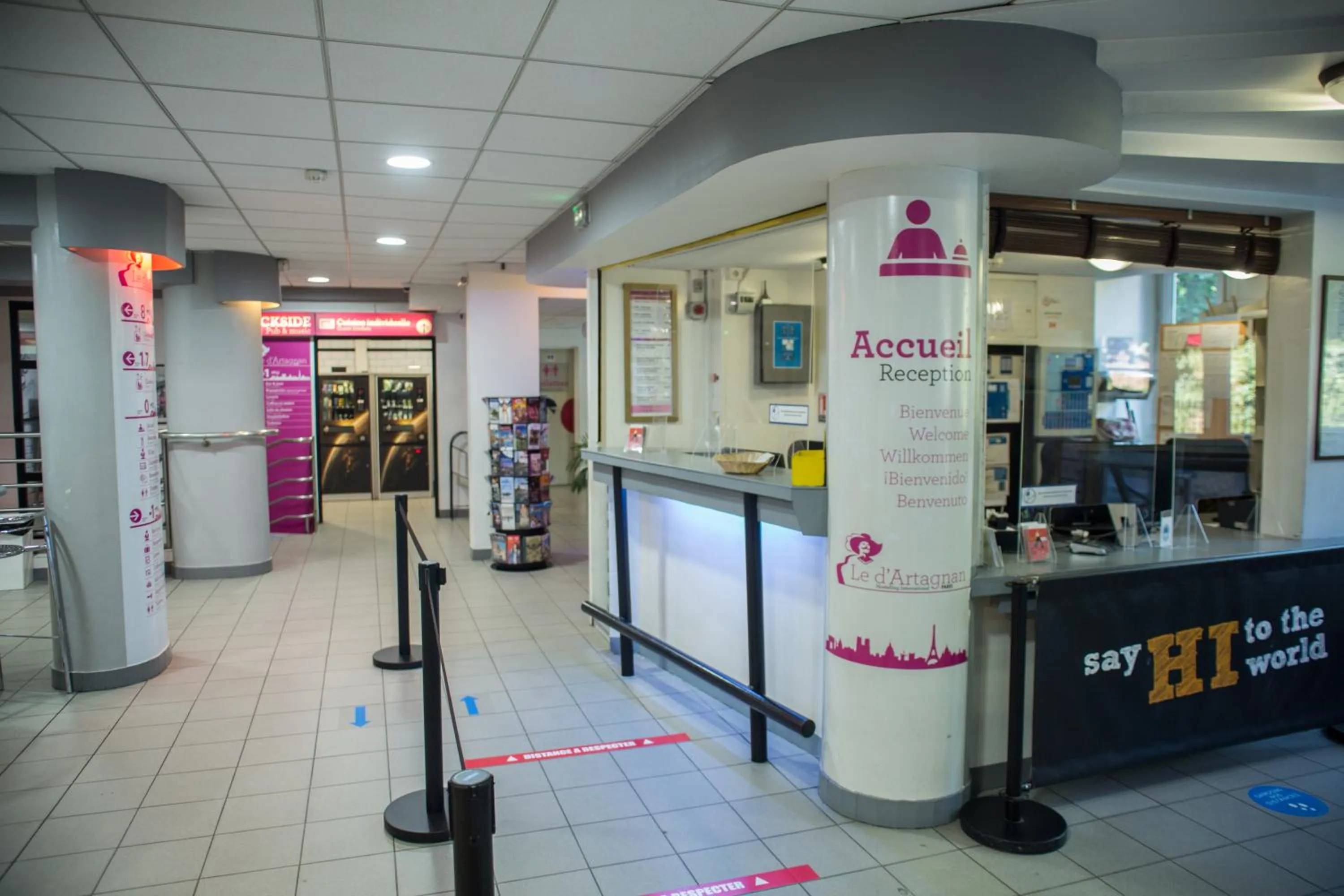 Lobby or reception in Auberge de Jeunesse HI Paris Le d'Artagnan
