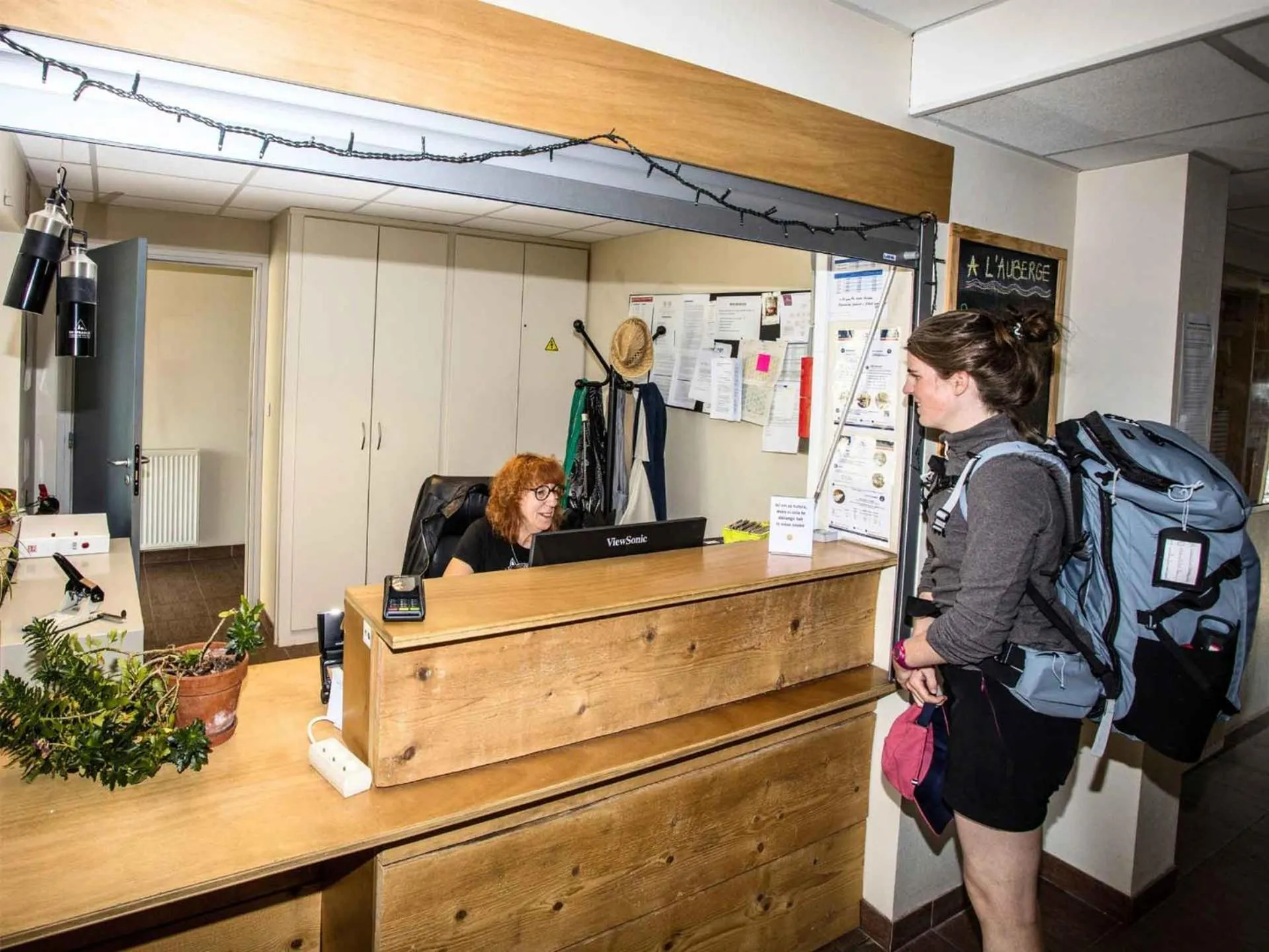 Lobby or reception in Auberge de Jeunesse HI Pontarlier