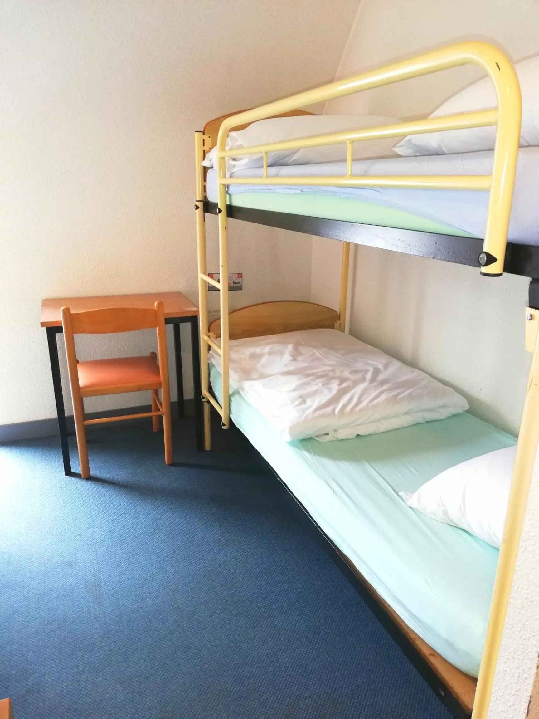 Property building, Bed in Auberge de Jeunesse HI Pontivy