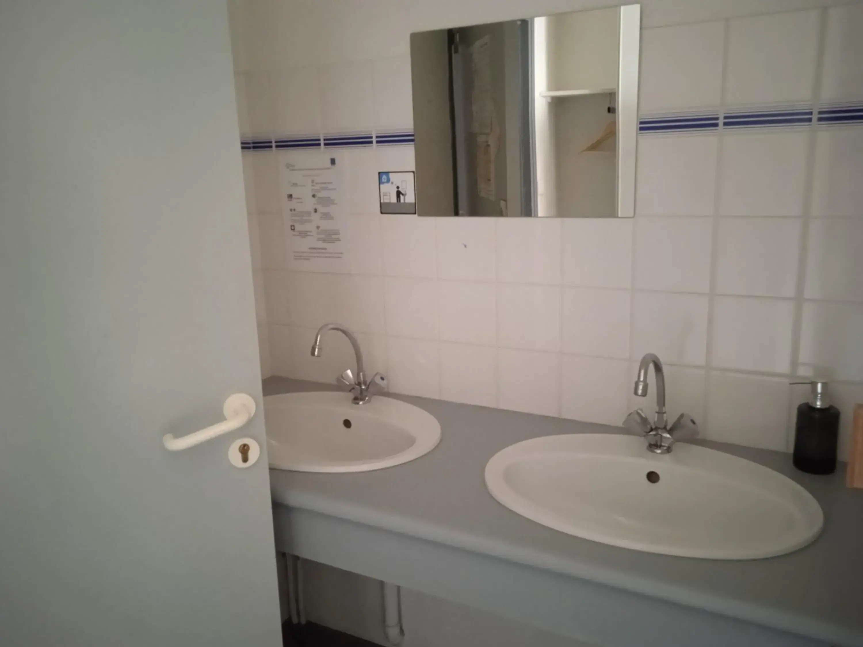 Bed in 4-Bed Male Dormitory Room in Auberge de Jeunesse HI Pontivy Bed in 4-Bed Male Dormitory Room in Auberge de Jeunesse HI Pontivy