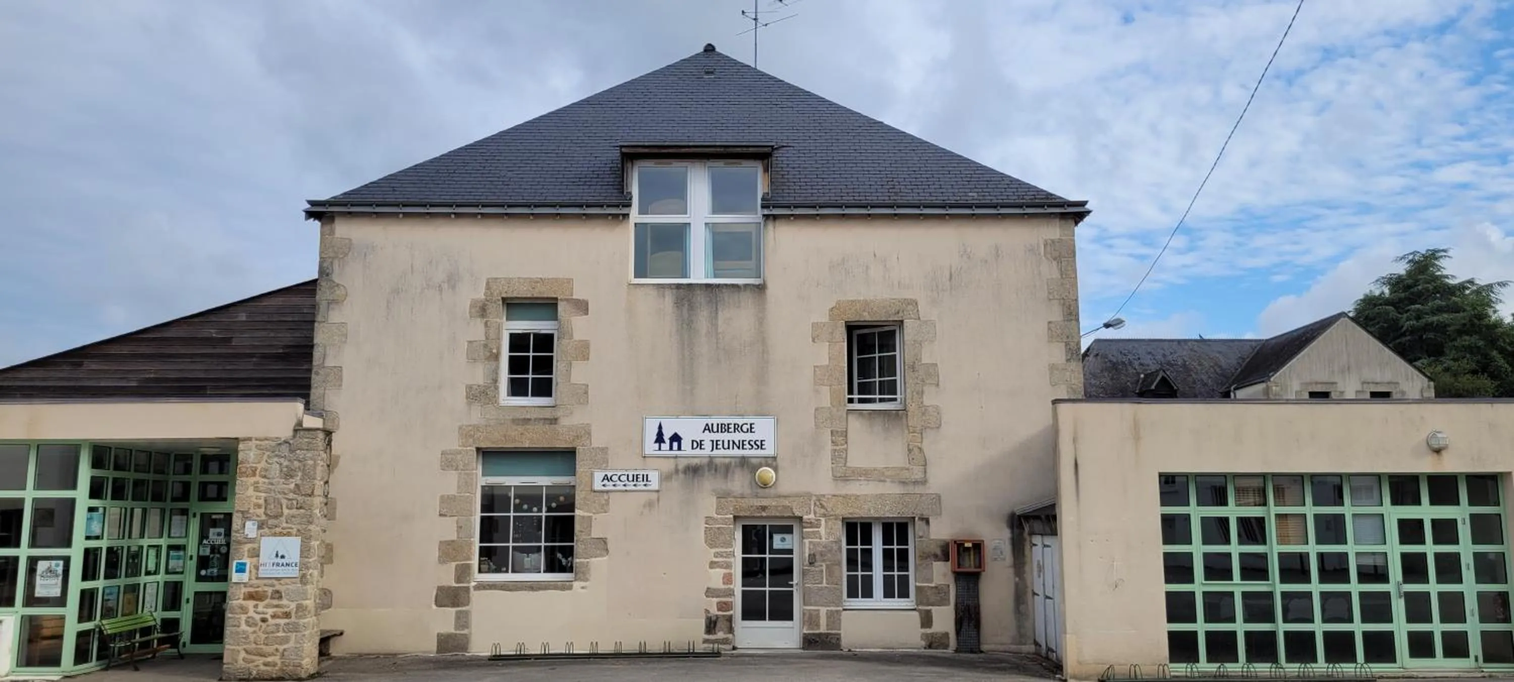 Property building in Auberge de Jeunesse HI Pontivy