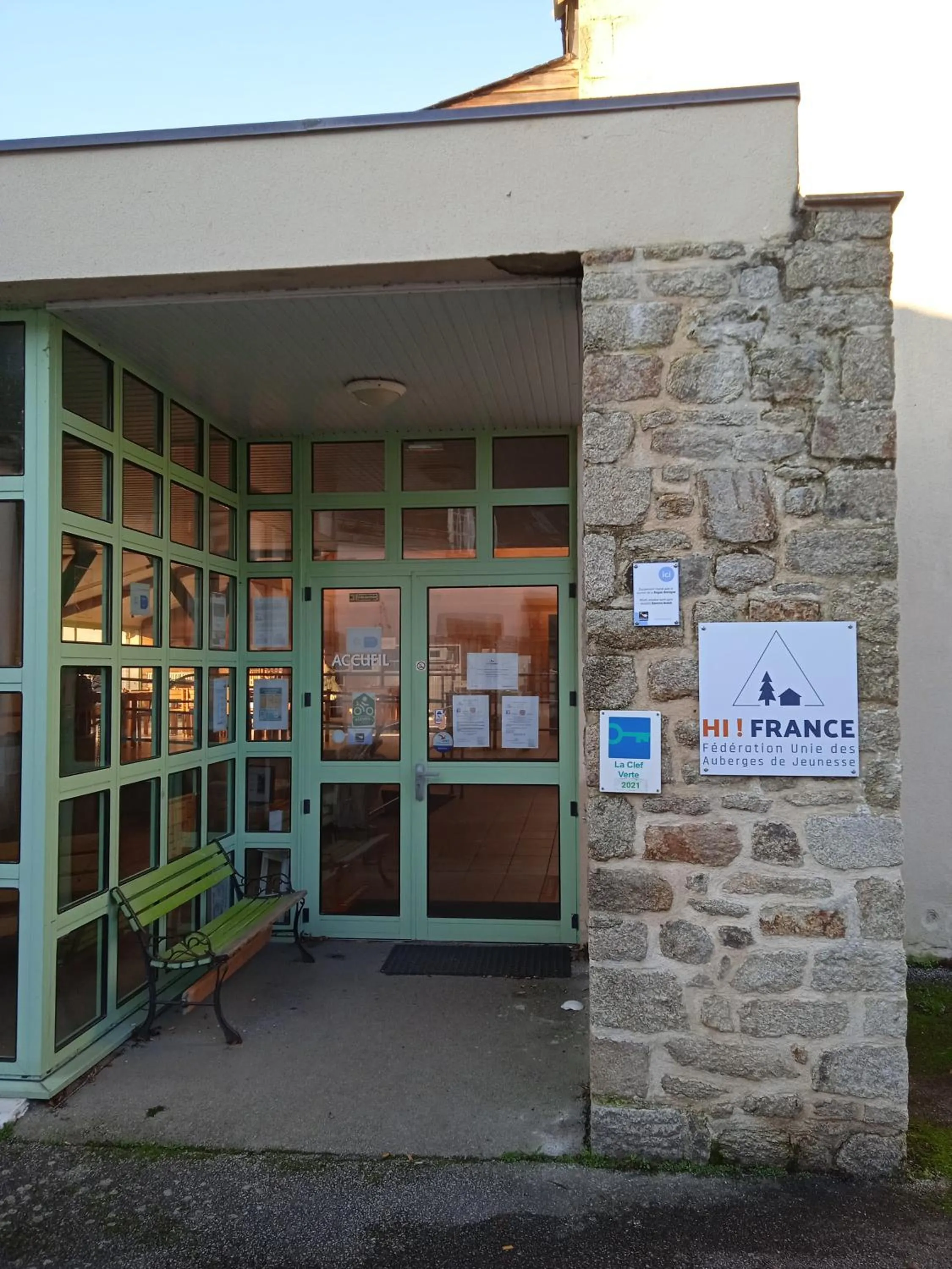 Property building in Auberge de Jeunesse HI Pontivy