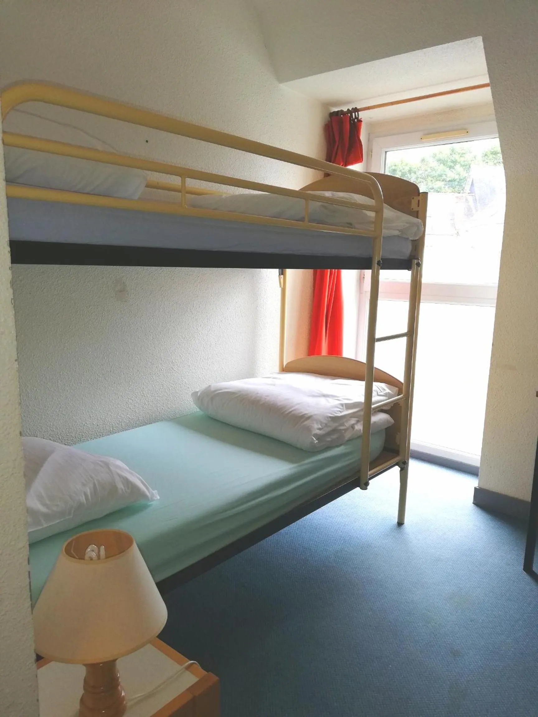 Property building, Bed in Auberge de Jeunesse HI Pontivy