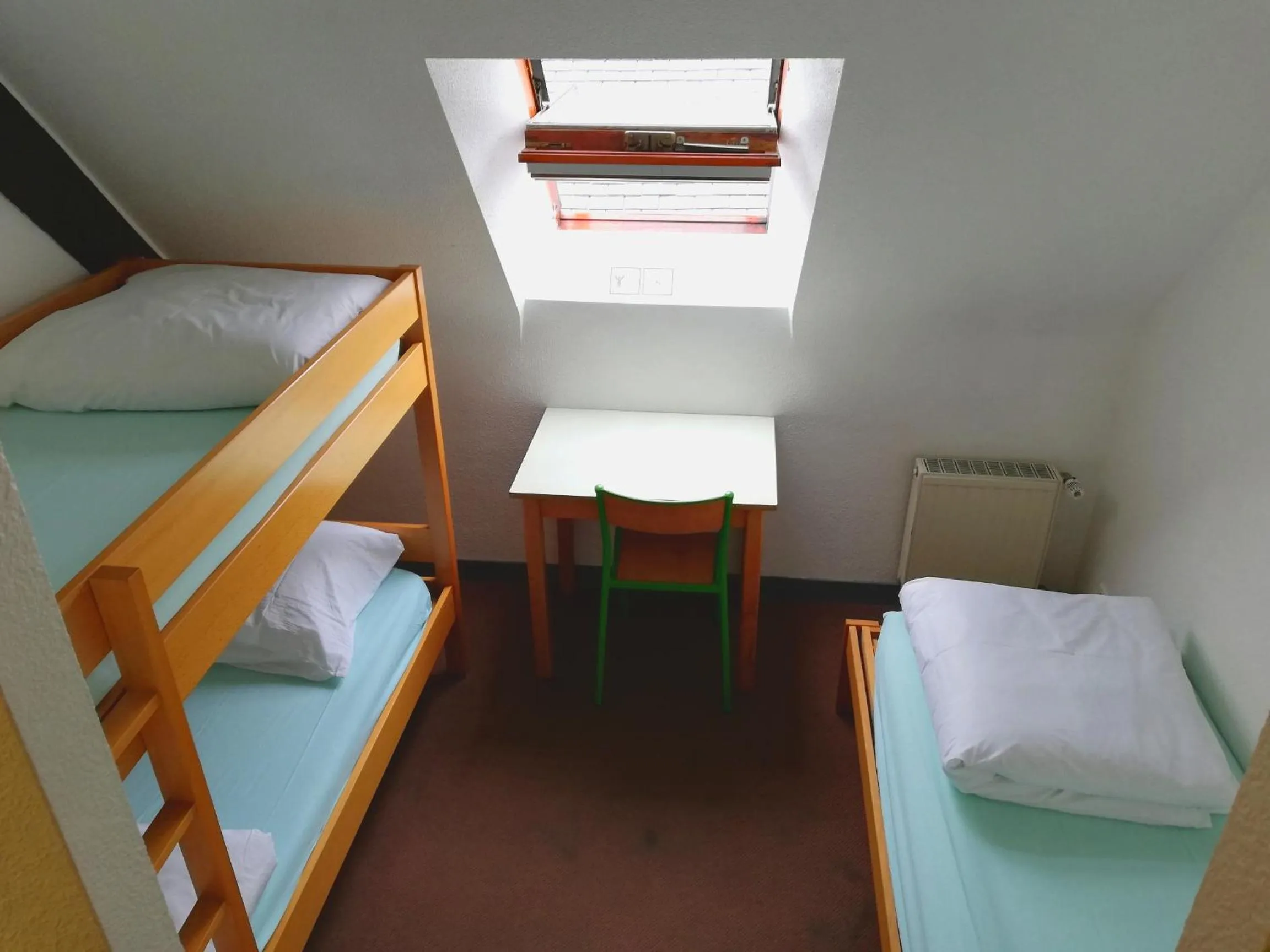 Property building, Bed in Auberge de Jeunesse HI Pontivy