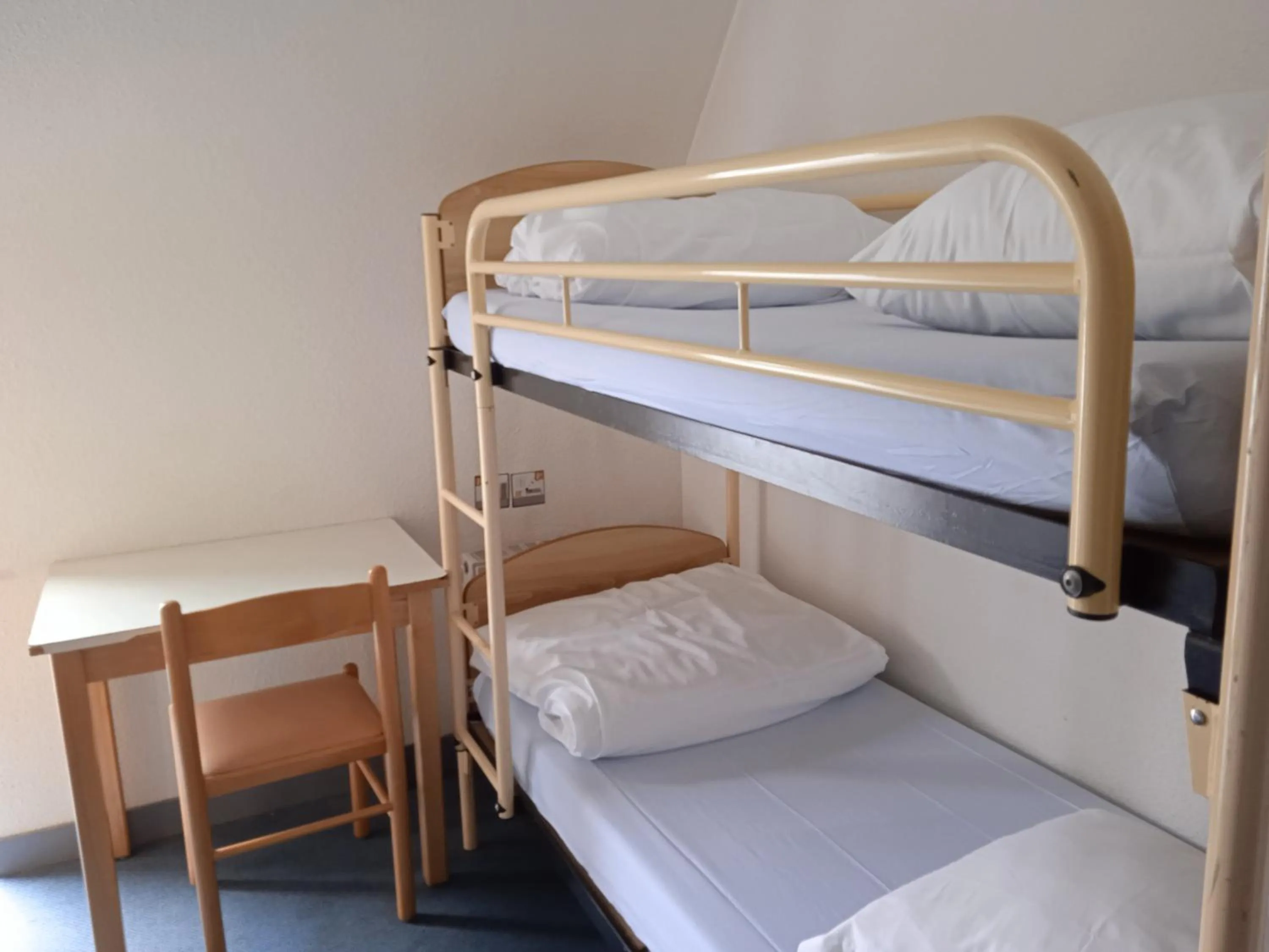 bunk bed, Bed in Auberge de Jeunesse HI Pontivy
