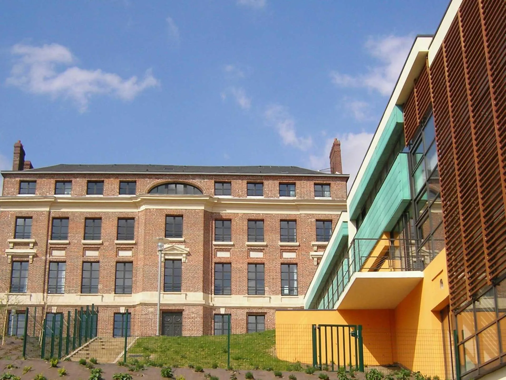 Property building in Auberge de Jeunesse HI Rouen